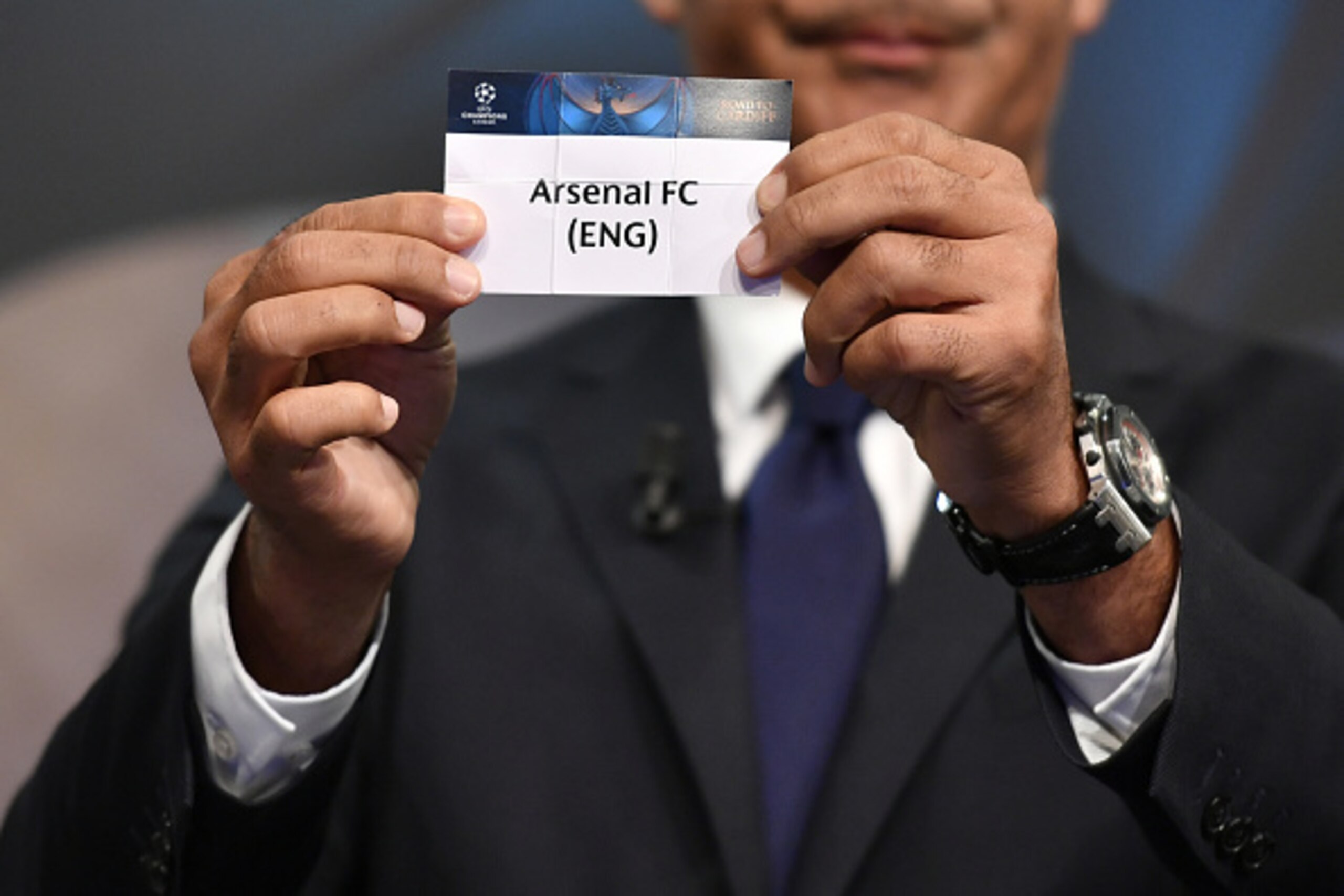 Netherlands' former striker Ruud Gullit shows the name of Arsenal during the draw for the round of 16 of the UEFA Champions League football tournament at the UEFA headquarters in Nyon on December 12, 2016. / AFP / Fabrice COFFRINI        (Photo credit sho
