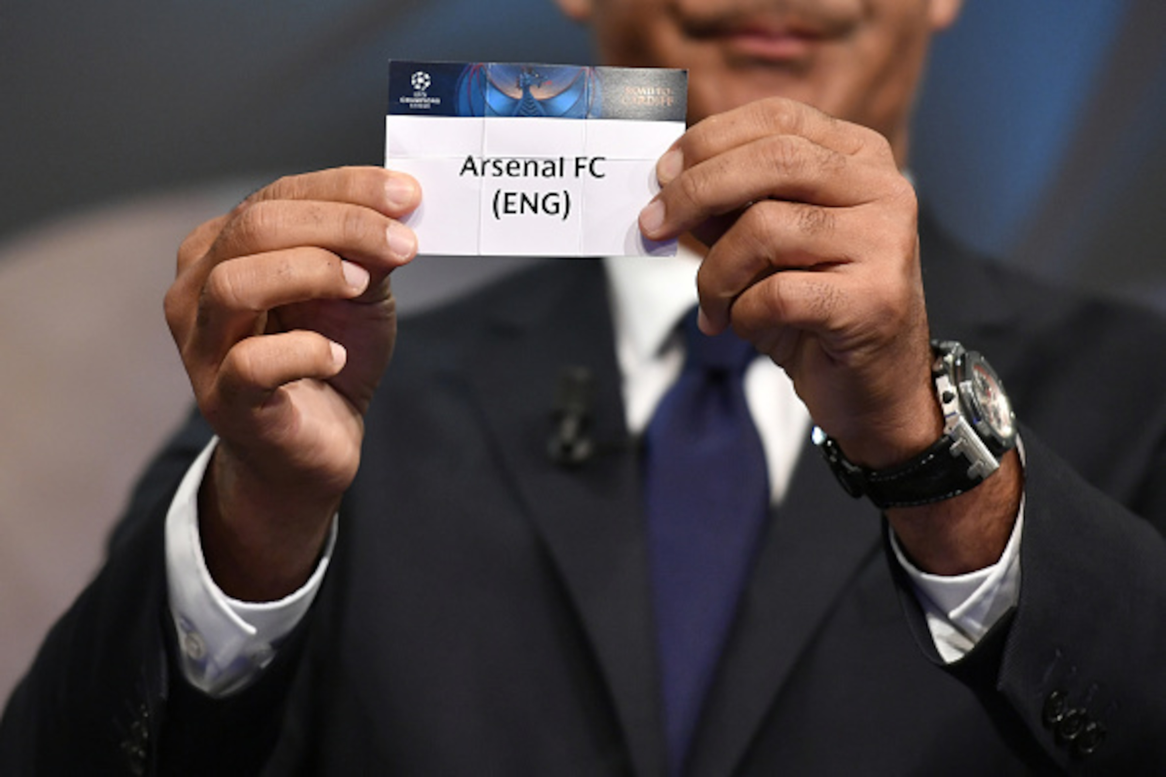 Netherlands' former striker Ruud Gullit shows the name of Arsenal during the draw for the round of 16 of the UEFA Champions League football tournament at the UEFA headquarters in Nyon on December 12, 2016. / AFP / Fabrice COFFRINI        (Photo credit sho