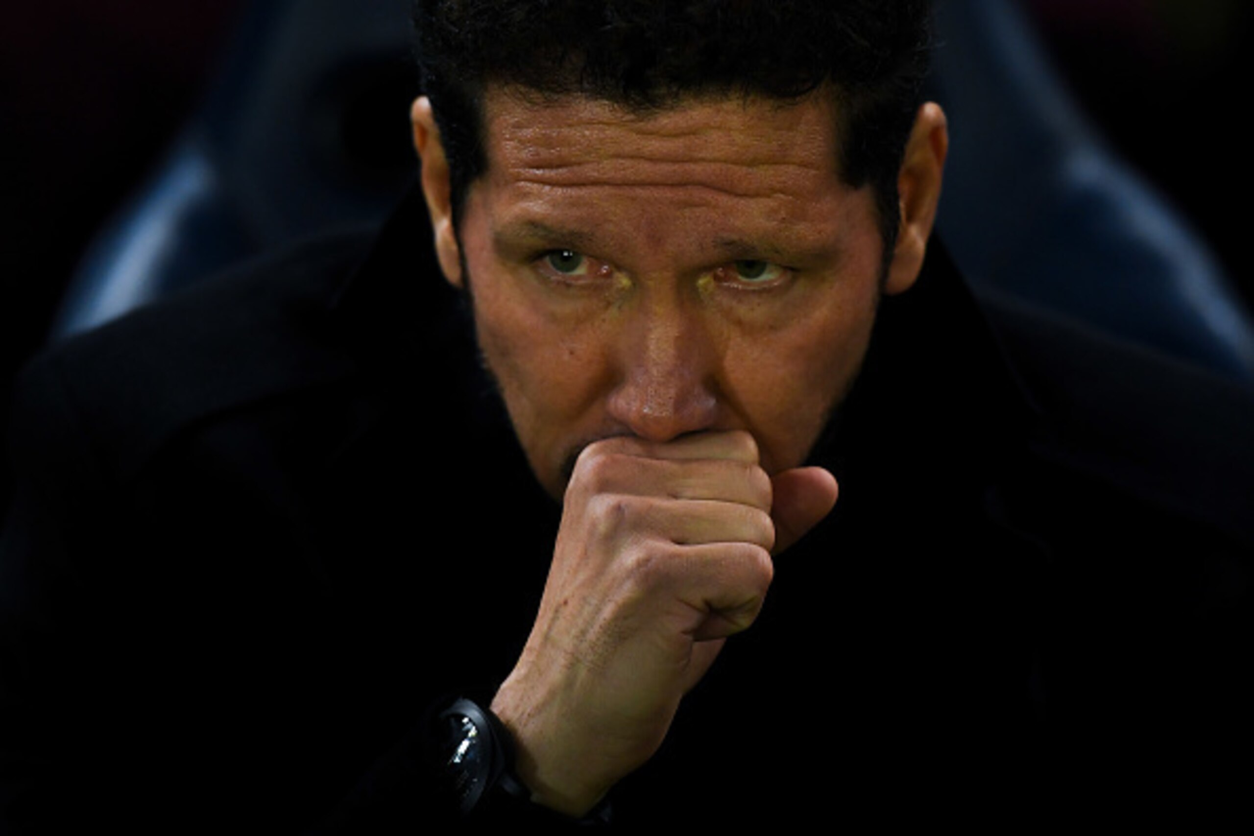 VILLARREAL, SPAIN - DECEMBER 12:  Head coach Diego Pablo Simeone of Club Atletico de Madrid looks on during the La Liga match between Villarreal CF and Club Atletico de Madrid at El Madrigal stadium on December 12, 2016 in Villarreal, Spain.  (Photo by Da