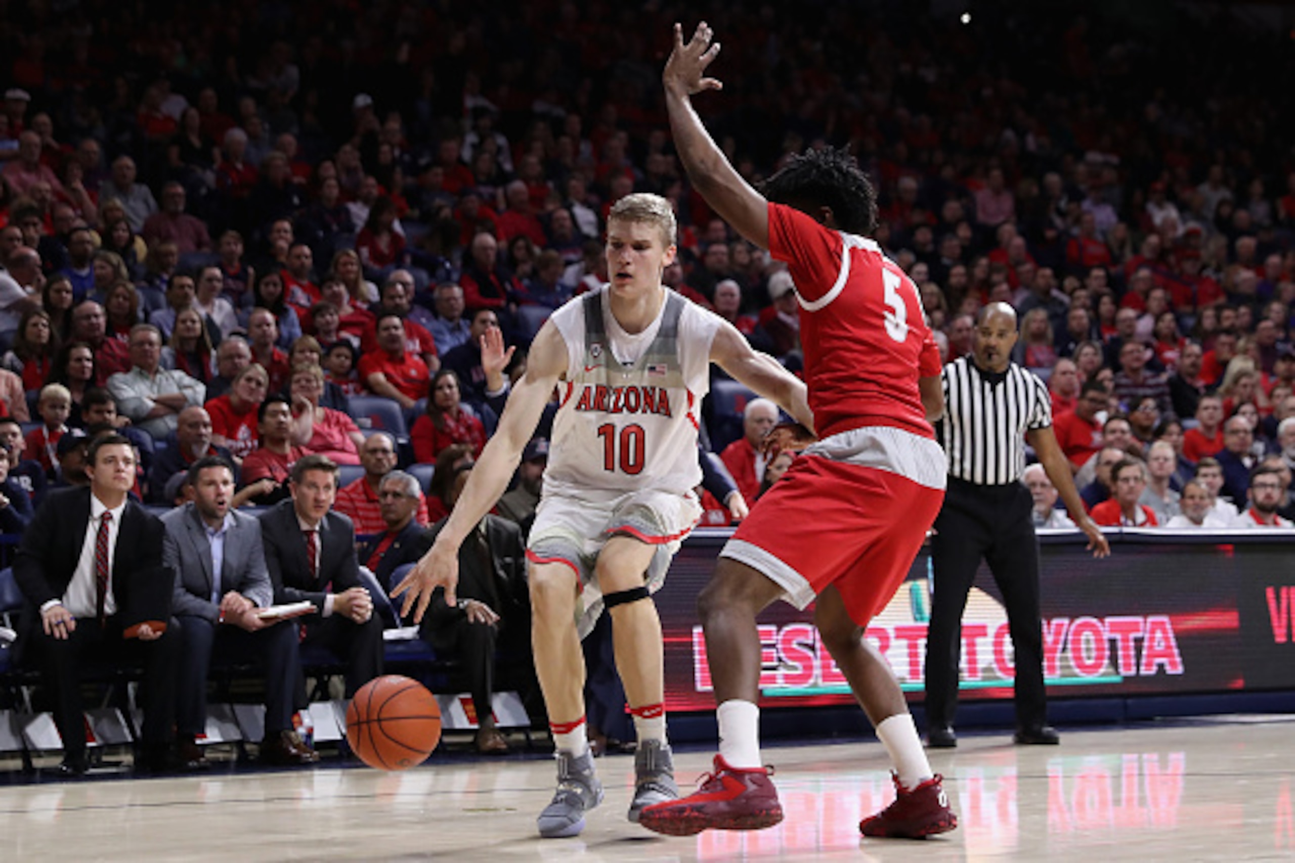 TUCSON, AZ - NOVEMBER 18: Lauri Markkanen #10 of the Arizona Wildcats handles the ball against De'von Barnett #5 of the Sacred Heart Pioneers during the first half of the college basketball game at McKale Center on November 18, 2016 in Tucson, Arizona. TUCSON, AZ - NOVEMBER 18: Lauri Markkanen #10 of the Arizona Wildcats handles the ball against De'von Barnett #5 of the Sacred Heart Pioneers during the first half of the college basketball game at McKale Center on November 18, 2016 in Tucson, Arizona.