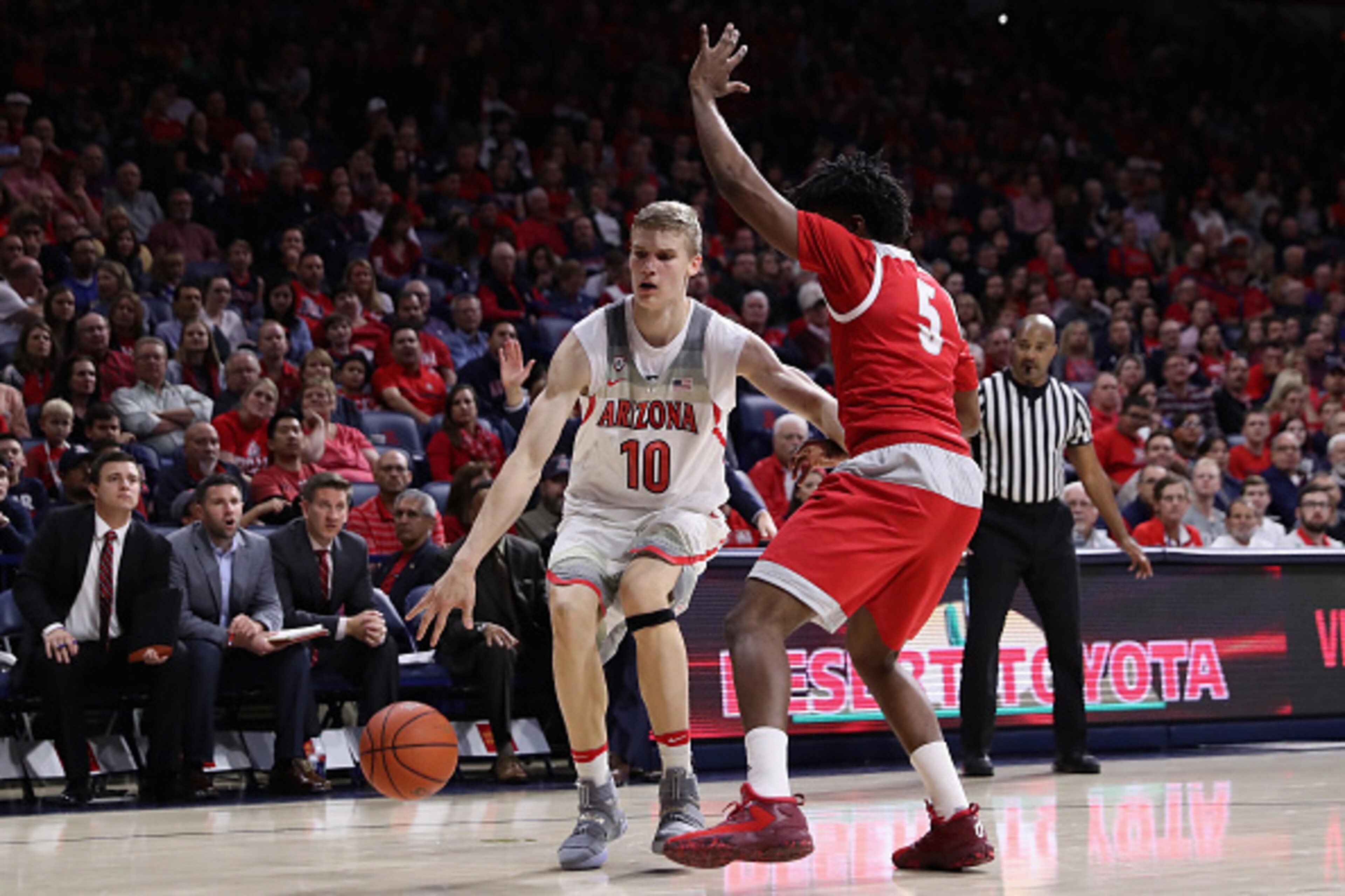 TUCSON, AZ - NOVEMBER 18:  Lauri Markkanen #10 of the Arizona Wildcats handles the ball against De'von Barnett #5 of the Sacred Heart Pioneers during the first half of the college basketball game at McKale Center on November 18, 2016 in Tucson, Arizona.  