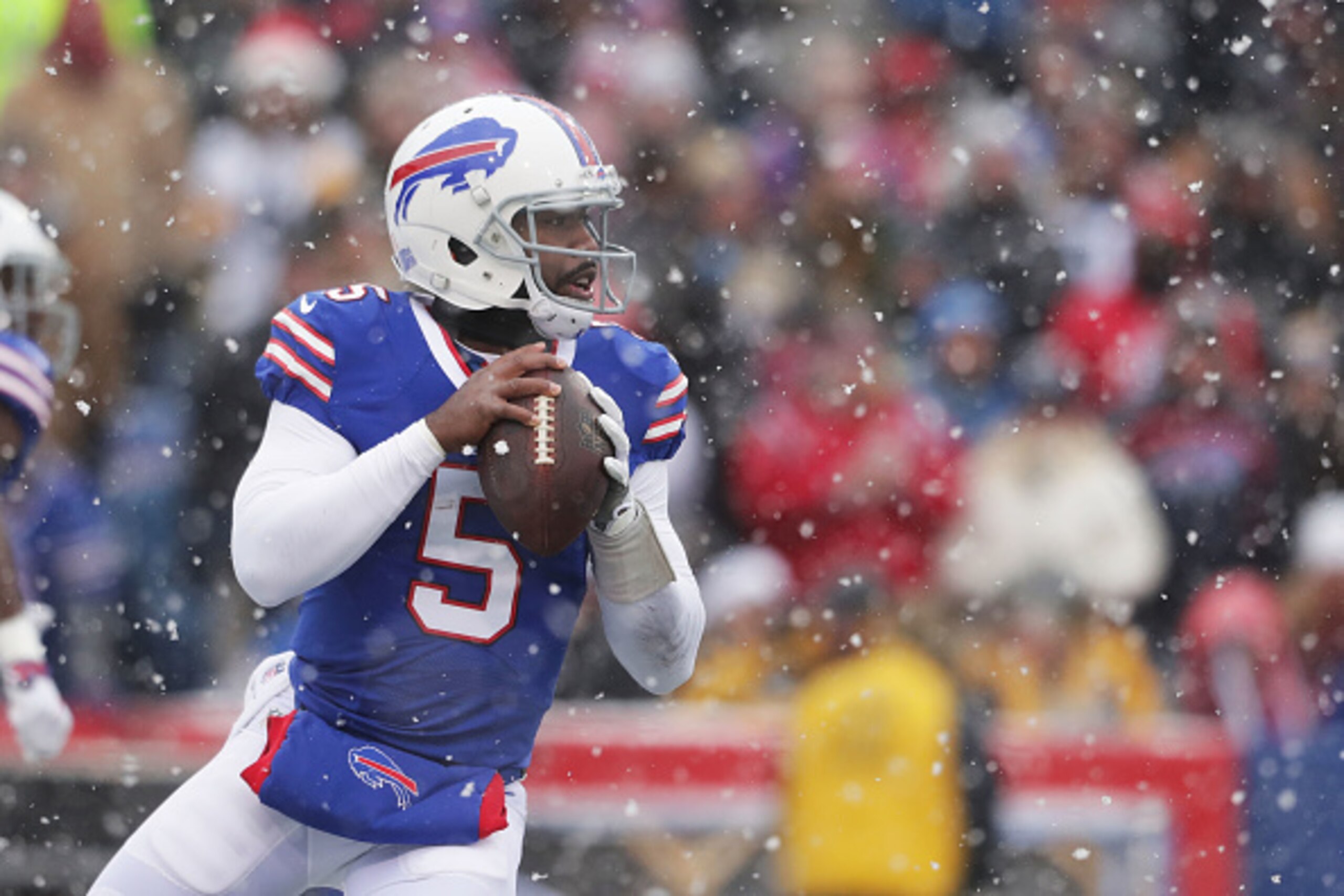 ORCHARD PARK, NY - DECEMBER 11: Tyrod Taylor #5 of the Buffalo Bills looks to throw against the Pittsburgh Steelers during the first half at New Era Field on December 11, 2016 in Orchard Park, New York. (Photo by Brett Carlsen/Getty Images) ORCHARD PARK, NY - DECEMBER 11: Tyrod Taylor #5 of the Buffalo Bills looks to throw against the Pittsburgh Steelers during the first half at New Era Field on December 11, 2016 in Orchard Park, New York. (Photo by Brett Carlsen/Getty Images)