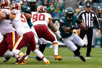 PHILADELPHIA, PA - DECEMBER 11: Ryan Mathews #24 of the Philadelphia Eagles rushes in the first quarter at Lincoln Financial Field on December 11, 2016 in Philadelphia, Pennsylvania. (Photo by Corey Perrine/Getty Images)