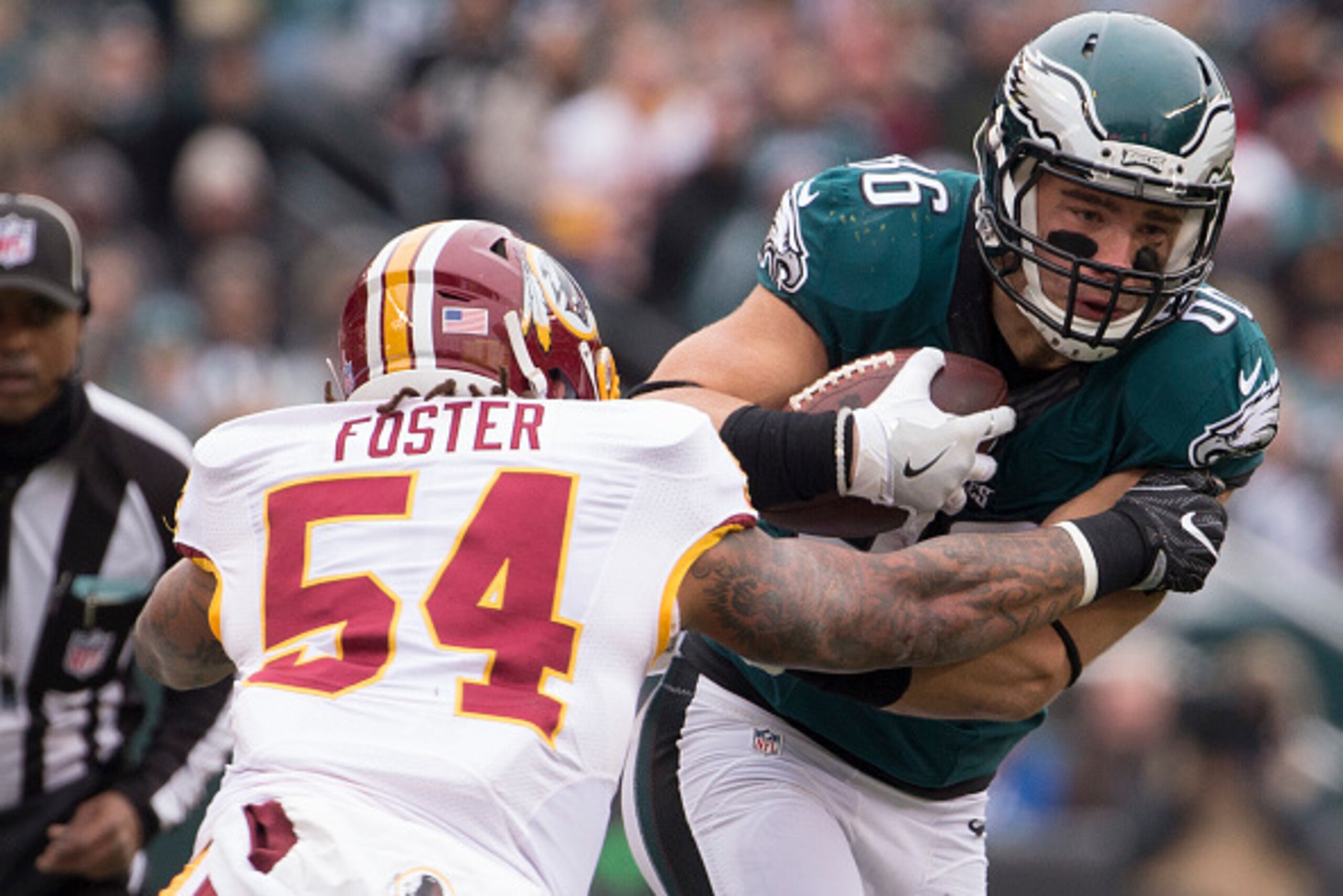PHILADELPHIA, PA - DECEMBER 11: Zach Ertz #86 of the Philadelphia Eagles runs with the ball against Mason Foster #54 of the Washington Redskins in the first quarter at Lincoln Financial Field on December 11, 2016 in Philadelphia, Pennsylvania. (Photo by M PHILADELPHIA, PA - DECEMBER 11: Zach Ertz #86 of the Philadelphia Eagles runs with the ball against Mason Foster #54 of the Washington Redskins in the first quarter at Lincoln Financial Field on December 11, 2016 in Philadelphia, Pennsylvania. (Photo by M