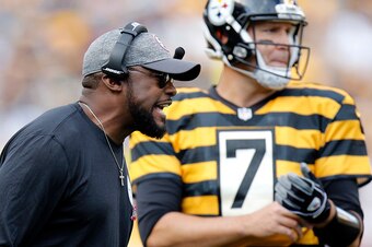 PITTSBURGH, PA - OCTOBER 09:  Mike Tomlin of the Pittsburgh Steelers coaches during the game against the New York Jets on October 9, 2016 at Heinz Field in Pittsburgh, Pennsylvania.  (Photo by Justin K. Aller/Getty Images)