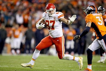 DENVER, CO - NOVEMBER 27:  Travis Kelce #87 of the Kansas City Chiefs in action against the Denver Broncos at Sports Authority Field at Mile High on November 27, 2016 in Denver, Colorado.  (Photo by Ezra Shaw/Getty Images)