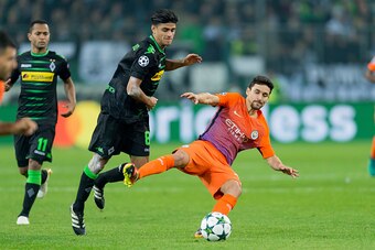 MOENCHENGLADBACH, GERMANY - NOVEMBER 23:  Mahmoud Dahoud of Gladbach and Jesus Navas of Manchester City battle for the ball during the UEFA Champions League match between VfL Borussia Moenchengladbach and Manchester City FC at Borussia-Park on November 23