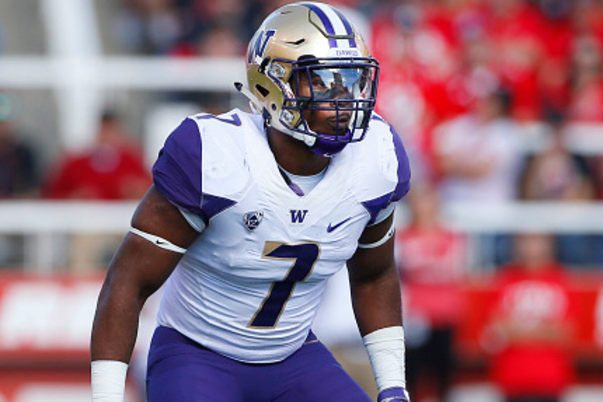 SALT LAKE CITY, UT - OCTOBER 29: Keishawn Bierria #7 of the Washington Huskies plays defense against the Utah Utes at an NCAA football game at Rice-Eccles Stadium on October 29, 2016 in Salt Lake City, Utah. (Photo by George Frey/Getty Images) Local Capti