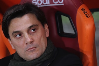 ROME, ITALY - DECEMBER 12:  AC Milan head coach Vincenzo Montella looks on during the Serie A match between AS Roma and AC Milan at Stadio Olimpico on December 12, 2016 in Rome, Italy.  (Photo by Paolo Bruno/Getty Images )