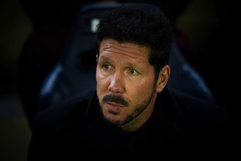 VILLARREAL, SPAIN - DECEMBER 12:  Head coach Diego Pablo Simeone of Club Atletico de Madrid looks on during the La Liga match between Villarreal CF and Club Atletico de Madrid at El Madrigal stadium on December 12, 2016 in Villarreal, Spain.  (Photo by Da