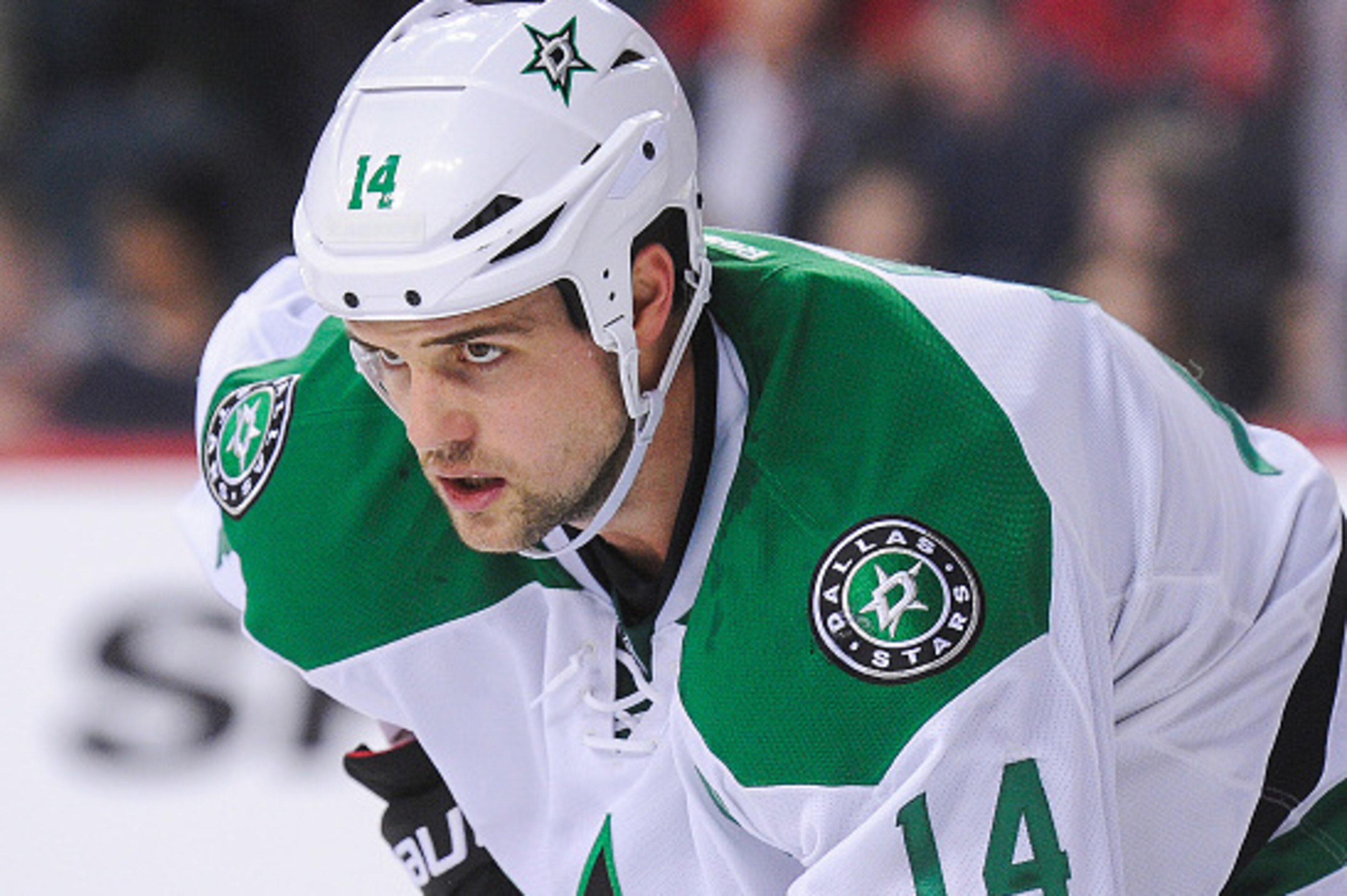 CALGARY, AB - NOVEMBER 10: Jamie Benn #14 of the Dallas Stars in action against the Calgary Flames during an NHL game at Scotiabank Saddledome on November 10, 2016 in Calgary, Alberta, Canada. (Photo by Derek Leung/Getty Images)