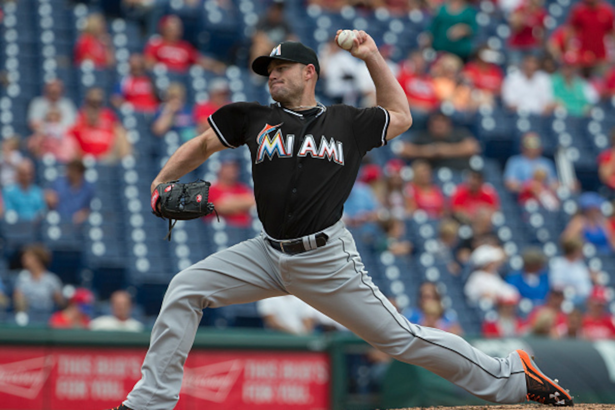 PHILADELPHIA, PA - SEPTEMBER 18: Mike Dunn #40 of the Miami Marlins pitches against the Philadelphia Phillies at Citizens Bank Park on September 18, 2016 in Philadelphia, Pennsylvania. The Marlins defeated the Phillies 5-4. (Photo by Mitchell Leff/Getty I PHILADELPHIA, PA - SEPTEMBER 18: Mike Dunn #40 of the Miami Marlins pitches against the Philadelphia Phillies at Citizens Bank Park on September 18, 2016 in Philadelphia, Pennsylvania. The Marlins defeated the Phillies 5-4. (Photo by Mitchell Leff/Getty I