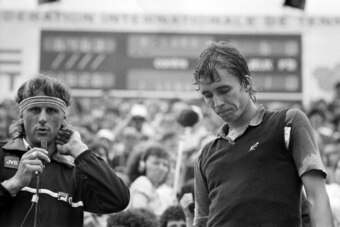 A photo taken on June 7, 1981 shows Sweden tennis player Bjorn Borg (L) speaking after he beat Czech Ivan Lendl (R) at Roland Garros stadium during the French tennis Open.   AFP PHOTO PATRICK DE NOIRMONT (Photo credit should read PATRICK DE NOIRMONT/AFP/G