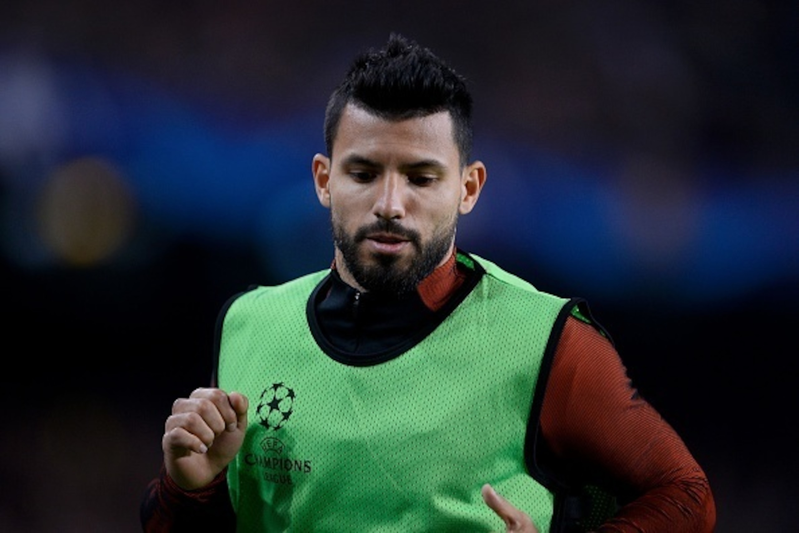 Manchester City's Argentinian forward Sergio Aguero warms up before the UEFA Champions League football match FC Barcelona vs Manchester City at the Camp Nou stadium in Barcelona on October 19, 2016. / AFP / JOSEP LAGO        (Photo credit should read JOSE