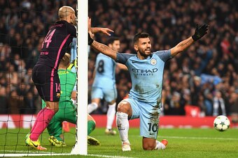 MANCHESTER, ENGLAND - NOVEMBER 01:  Sergio Aguero of Manchester City celebrates his sides third goal during the UEFA Champions League Group C match between Manchester City FC and FC Barcelona at Etihad Stadium on November 1, 2016 in Manchester, England.  