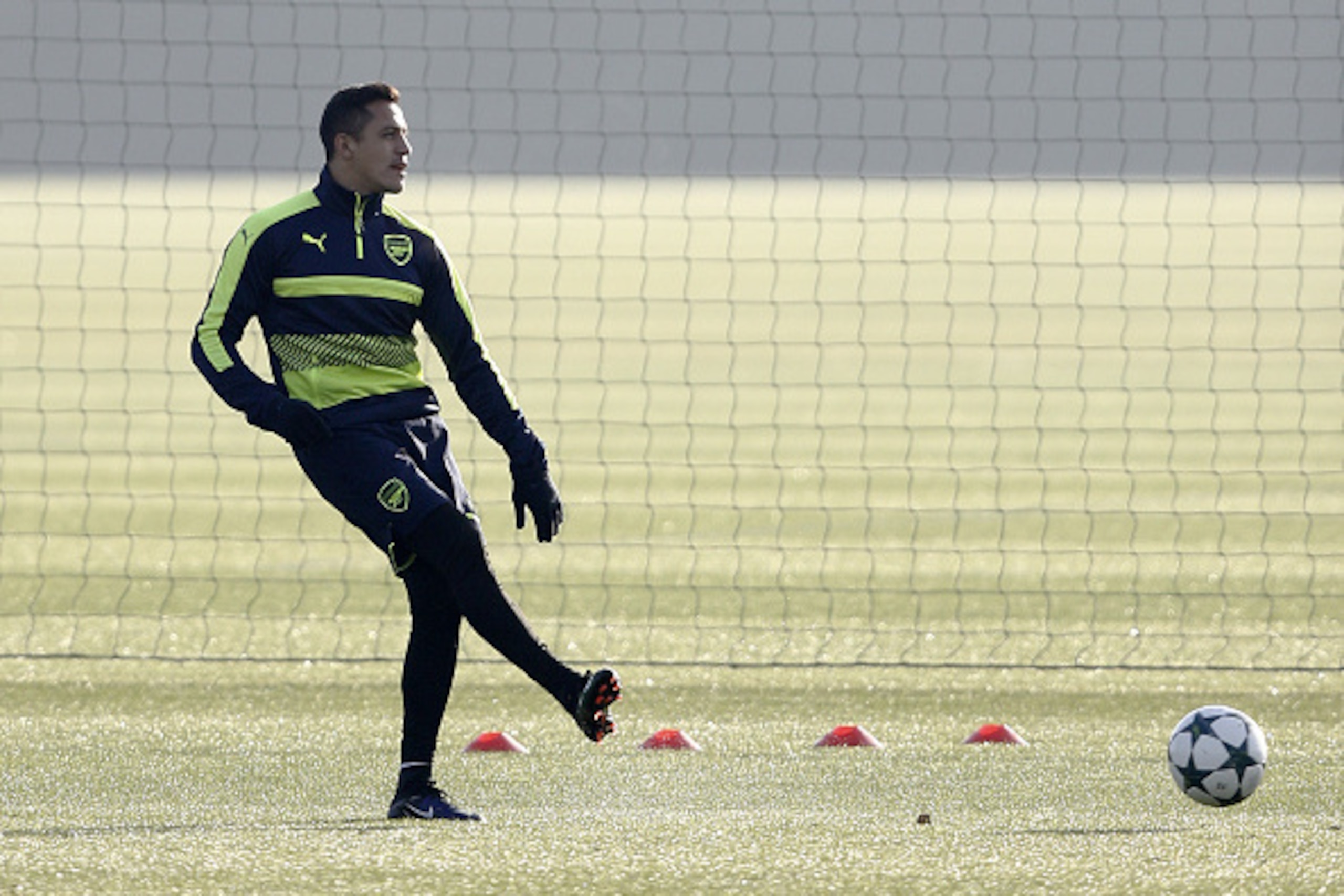Arsenal's Chilean striker Alexis Sanchez passes the ball during a training session at the club's complex in London Colney on December 5, 2016. 
Arsenal play FC Basel in a UEFA Champions League Group A match tomorrow. / AFP / ADRIAN DENNIS        (Photo cr