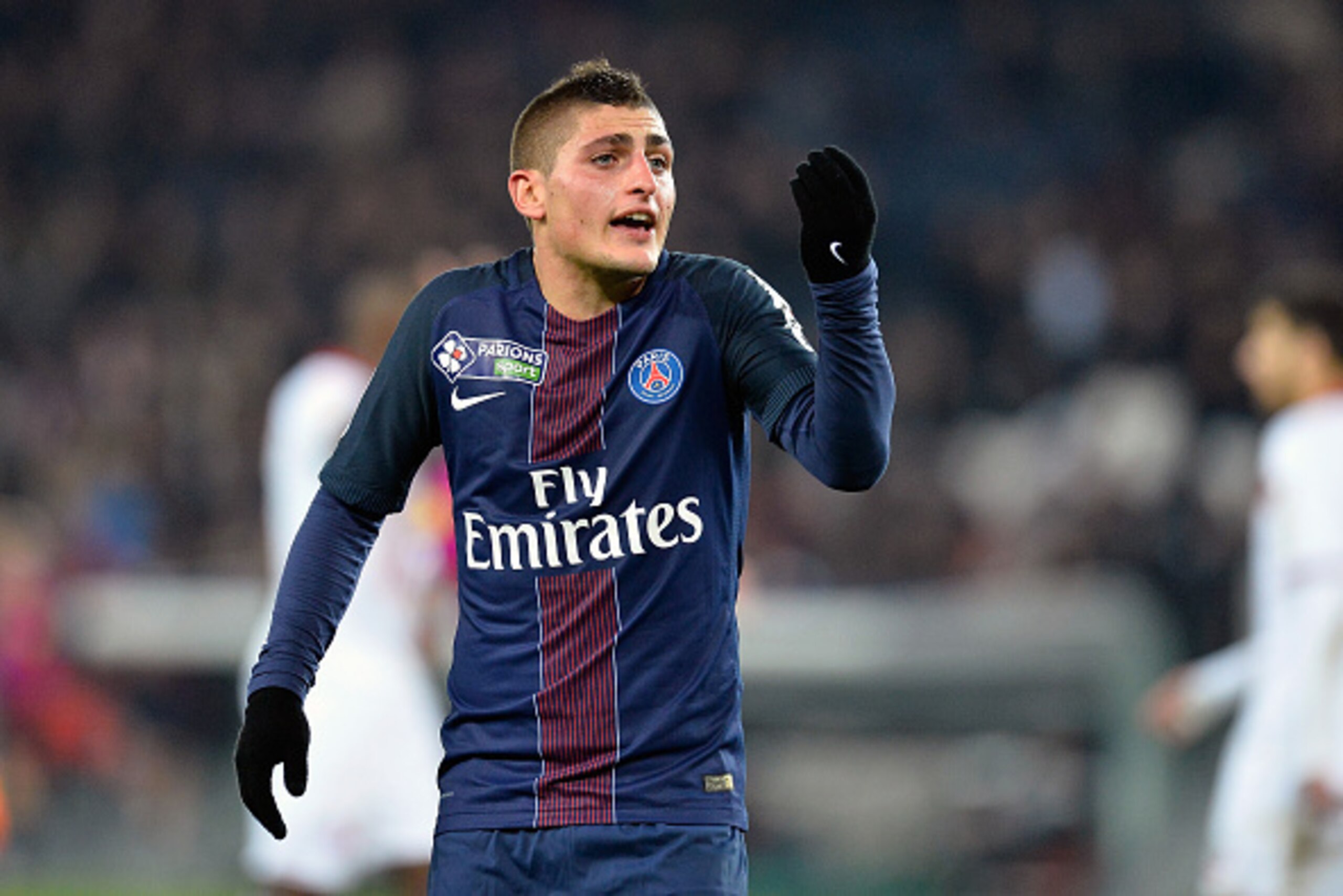 PARIS, FRANCE - DECEMBER 14:  Marco Verratti of Paris Saint-Germain argues with the referee during the French League Cup  match between Paris Saint-Germain and Lille LOSC on December 14, 2016 in Paris, France.  (Photo by Aurelien Meunier/Getty Images)