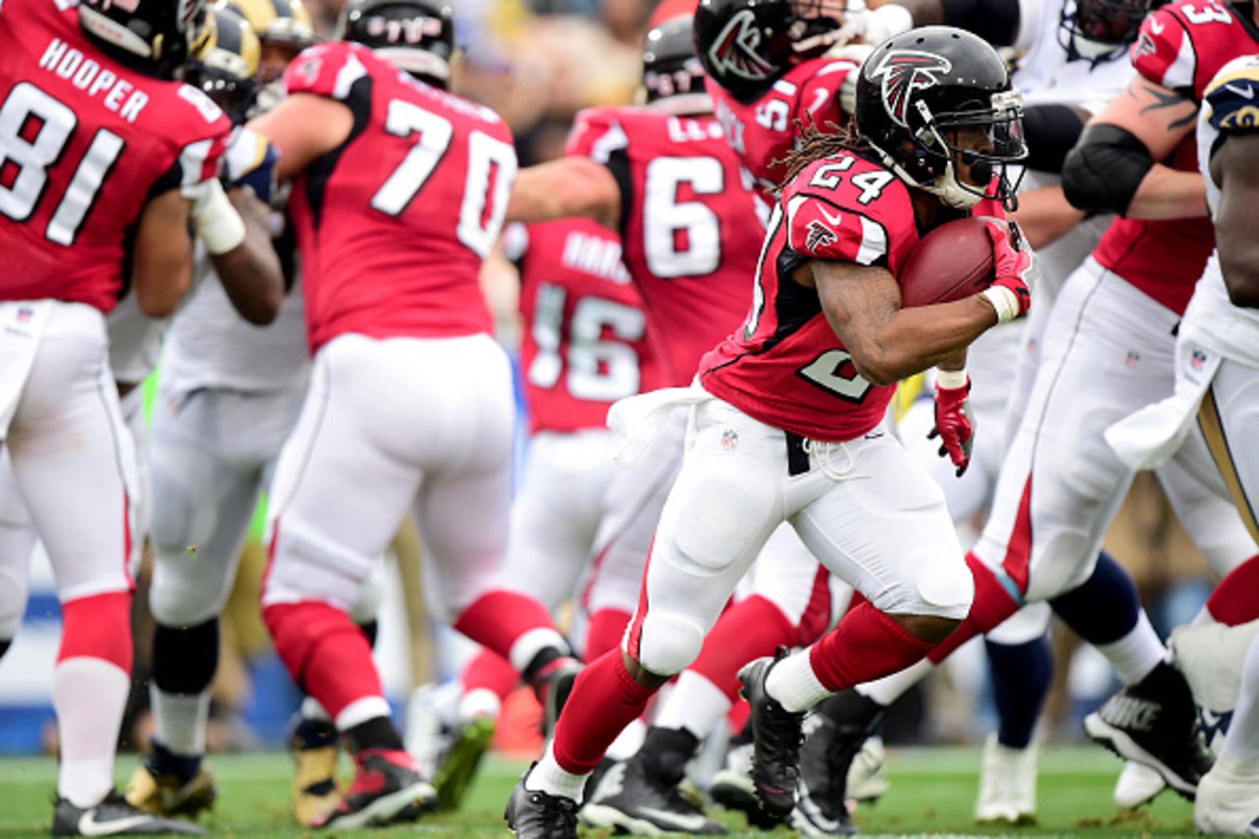 LOS ANGELES, CA - DECEMBER 11:  Devonta Freeman #24 of the Atlanta Falcons carries the ball during the first quarter against the Los Angeles Rams at Los Angeles Memorial Coliseum on December 11, 2016 in Los Angeles, California.  (Photo by Harry How/Getty 