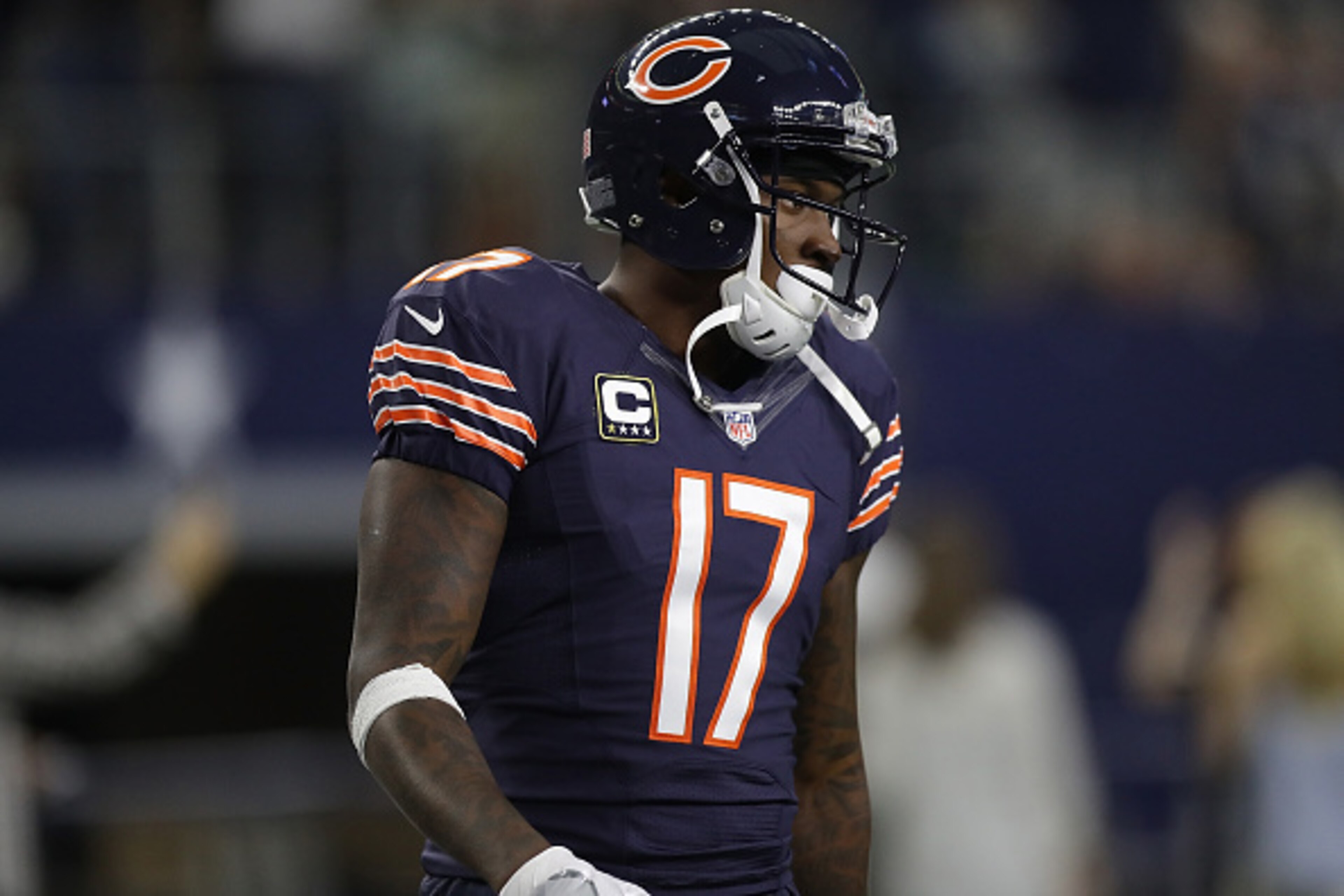 ARLINGTON, TX - SEPTEMBER 25: Alshon Jeffery #17 of the Chicago Bears at AT&T Stadium on September 25, 2016 in Arlington, Texas. (Photo by Ronald Martinez/Getty Images) ARLINGTON, TX - SEPTEMBER 25: Alshon Jeffery #17 of the Chicago Bears at AT&T Stadium on September 25, 2016 in Arlington, Texas. (Photo by Ronald Martinez/Getty Images)