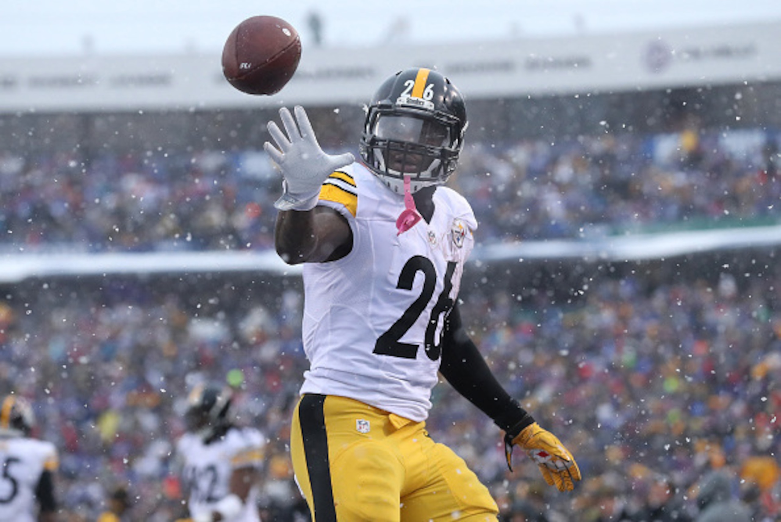 ORCHARD PARK, NY - DECEMBER 11: Le'Veon Bell #26 of the Pittsburgh Steelers gets the ball back from the official after scoring his third touchdown of the game during NFL game action against the Buffalo Bills at New Era Field on December 11, 2016 in Orchar