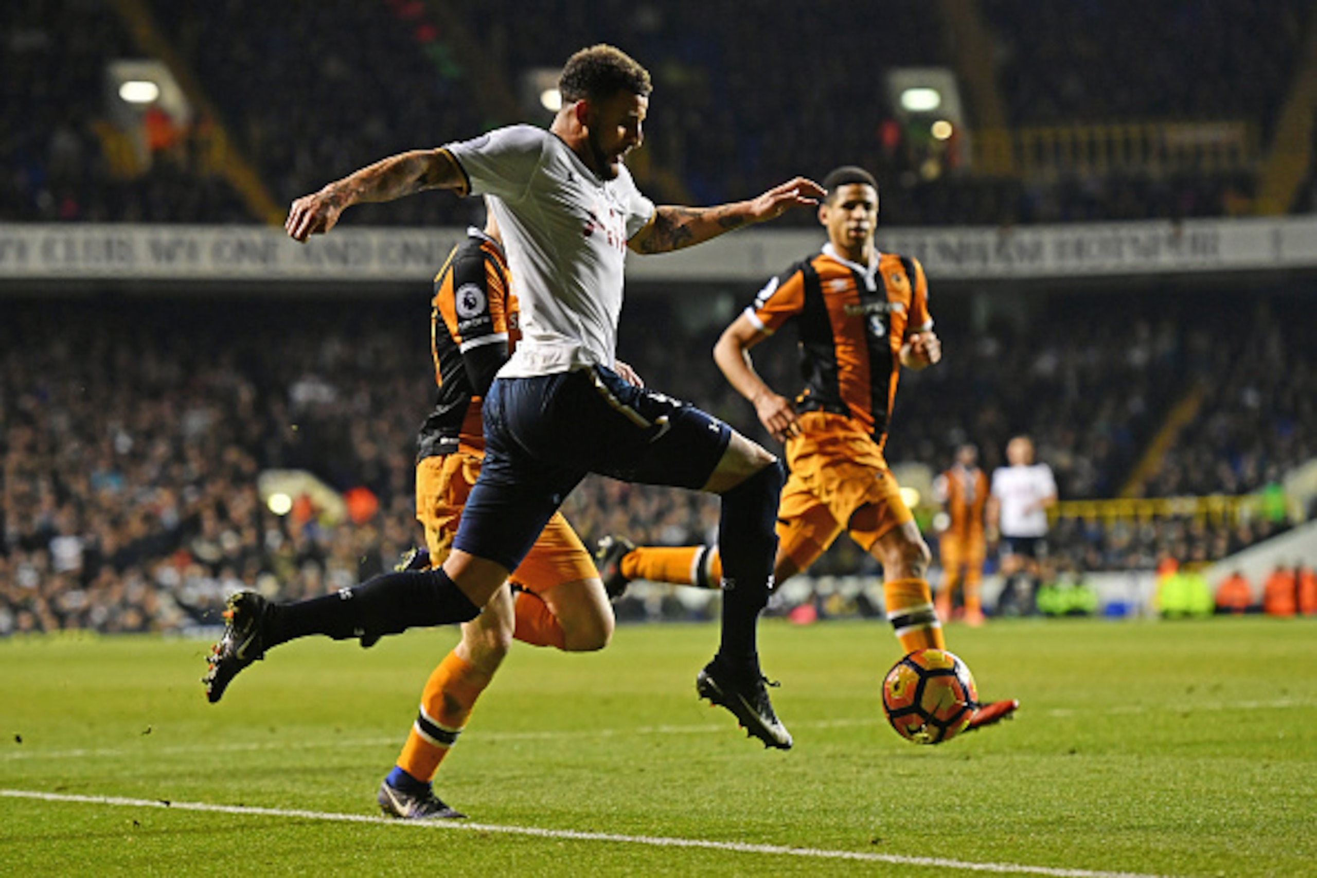 LONDON, ENGLAND - DECEMBER 14: Kyle Walker of Tottenham Hotspur in acton during the Premier League match between Tottenham Hotspur and Hull City at White Hart Lane on December 14, 2016 in London, England.  (Photo by Dan Mullan/Getty Images)