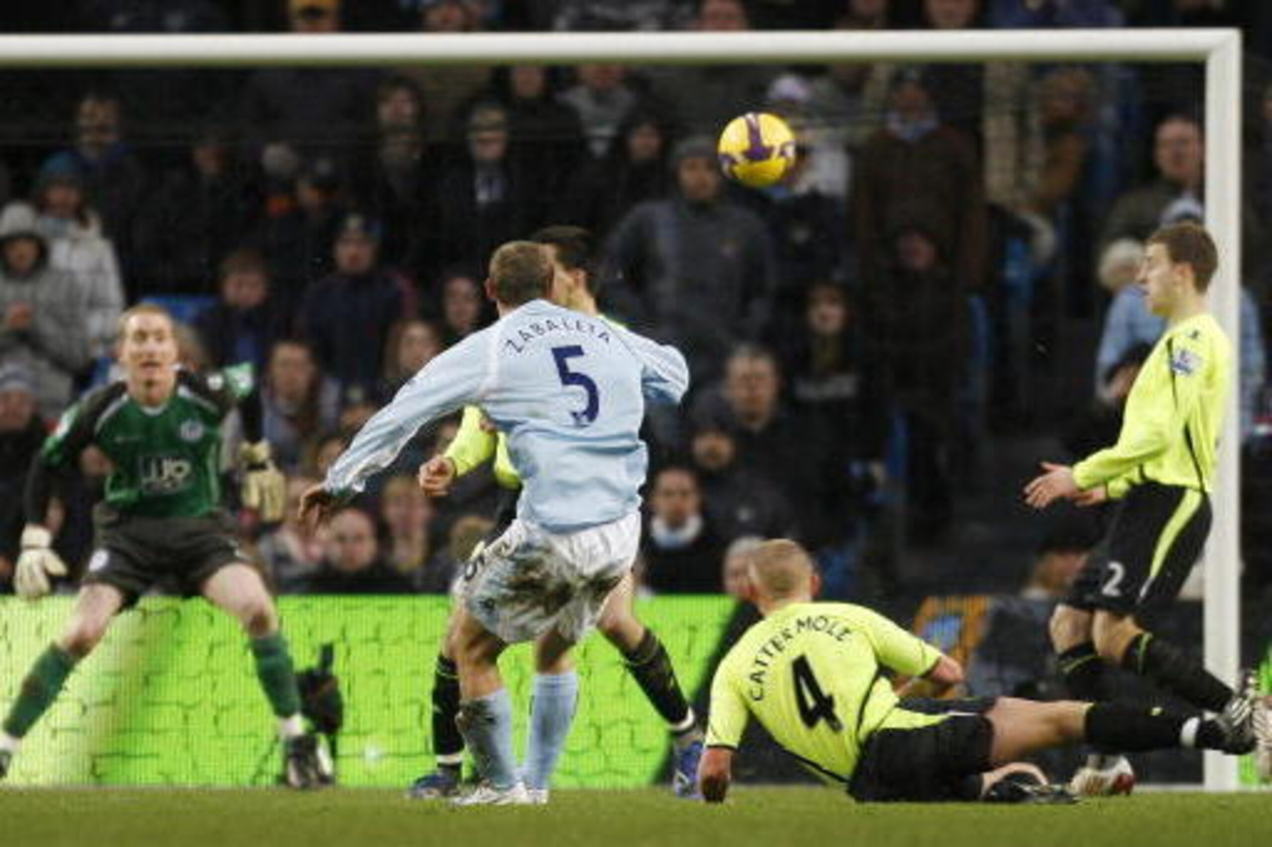 Manchester City's Argentinian player Pablo Zabaleta (C)scores his goal against  Wigan Athletic during a Premier League football match against Wigan Athletic at The City of Manchester Stadium in Manchester, on January 17, 2009. AFP PHOTO / IAN KINGTON FOR 