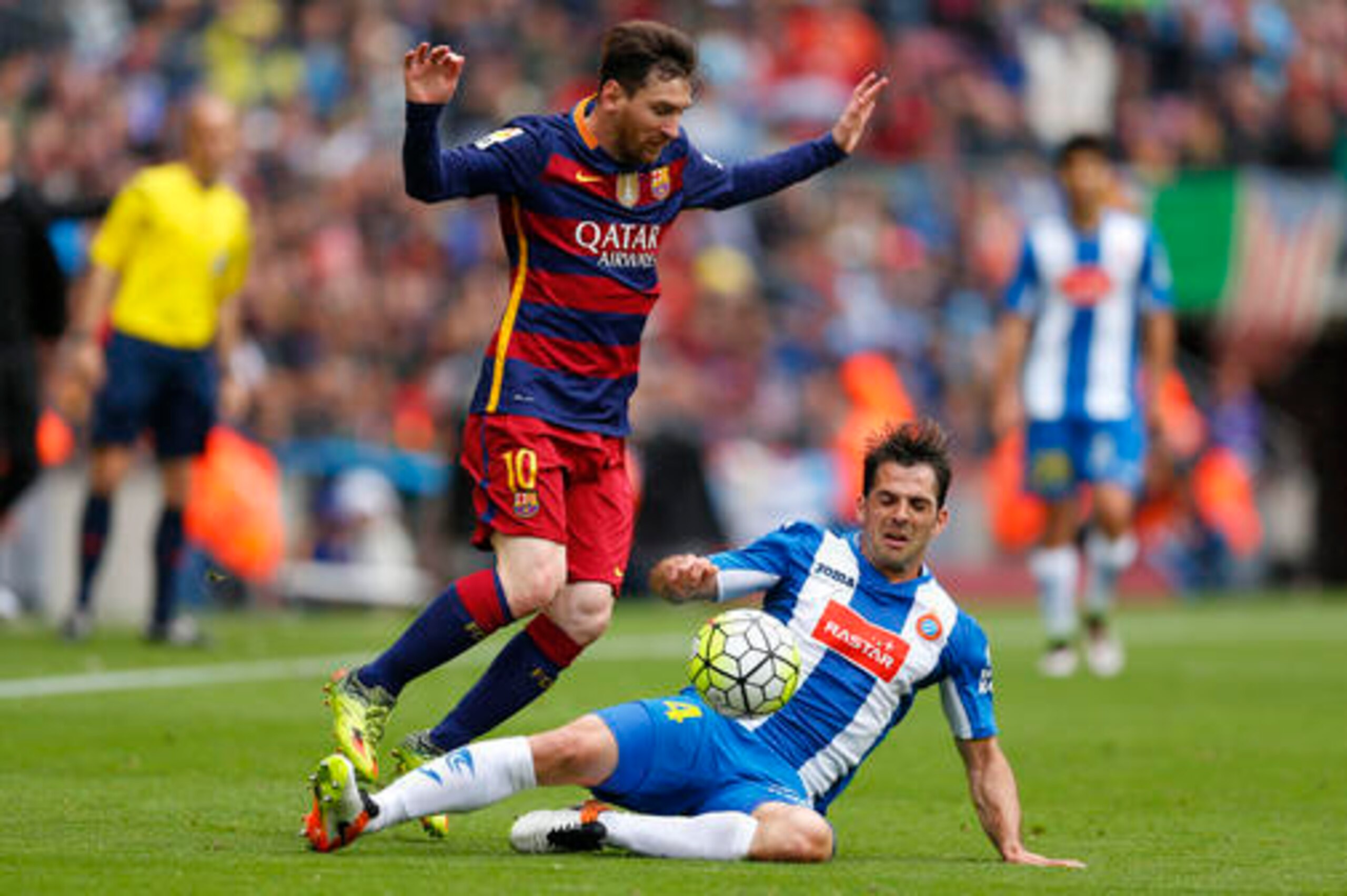Victor Sanchez slides in on Leo Messi.