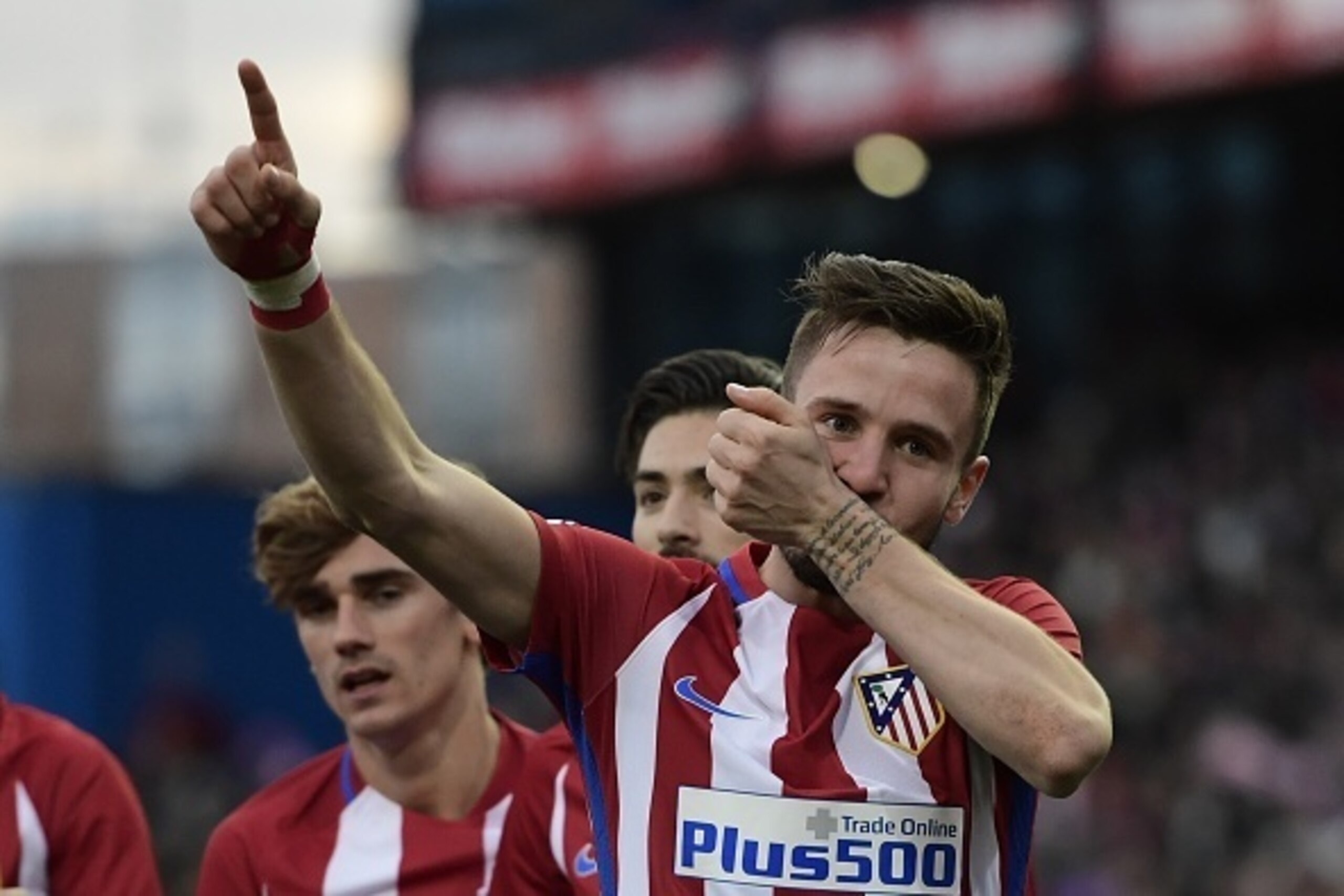 Atletico Madrid's midfielder Saul Niguez celebrates after scoring during the Spanish league football match Club Atletico de Madrid vs UD Las Palmas at the Vicente Calderon stadium in Madrid on December 17, 2016. / AFP / JAVIER SORIANO        (Photo credit