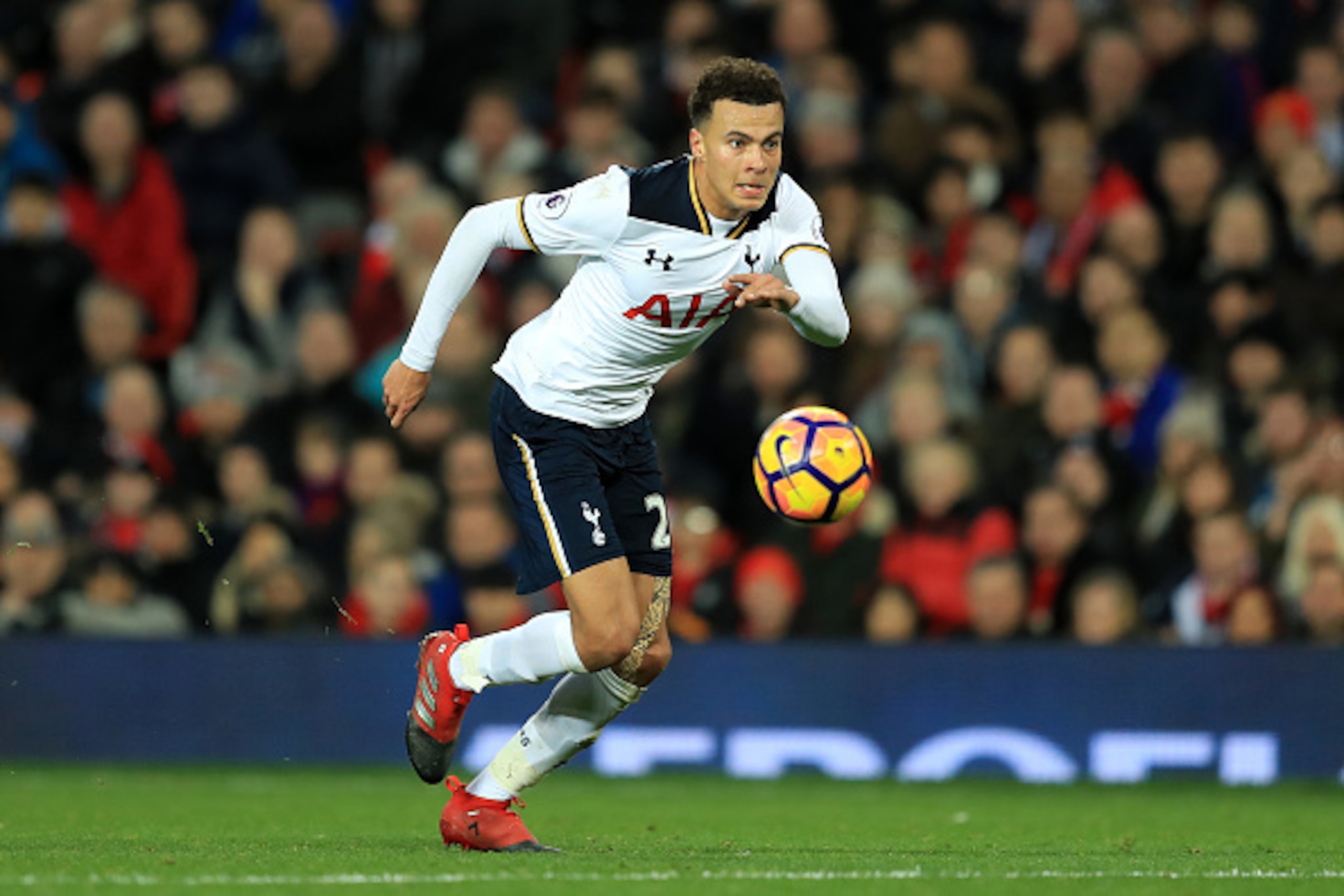 MANCHESTER, ENGLAND - DECEMBER 11:  Dele Alli of Tottenham Hotspur in action during the Premier League match between Manchester United and Tottenham Hotspur at Old Trafford on December 11, 2016 in Manchester, England.  (Photo by Richard Heathcote/Getty Im