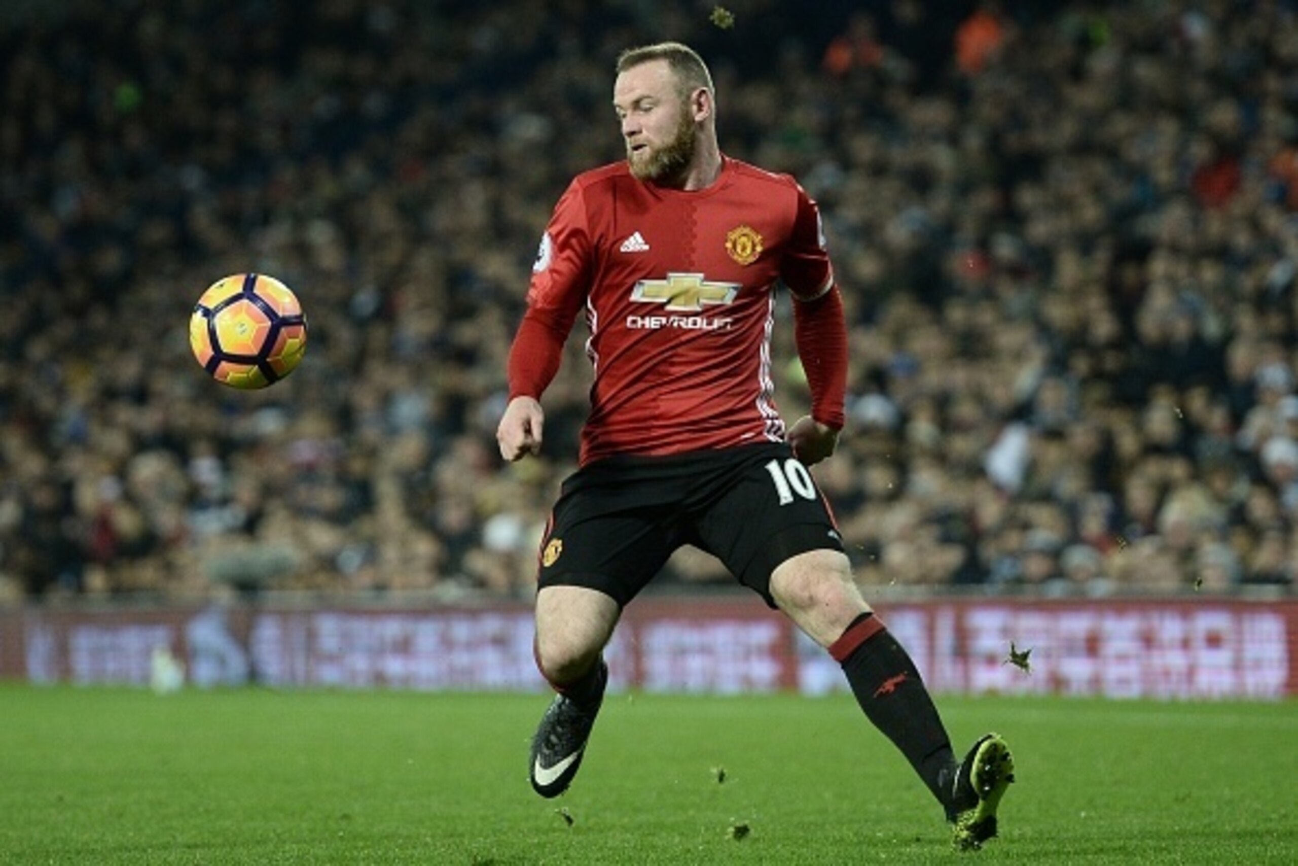Manchester United's English striker Wayne Rooney controls the ball during the English Premier League football match between West Bromwich Albion and Manchester United at The Hawthorns stadium in West Bromwich, central England, on December 17, 2016.
 / AFP