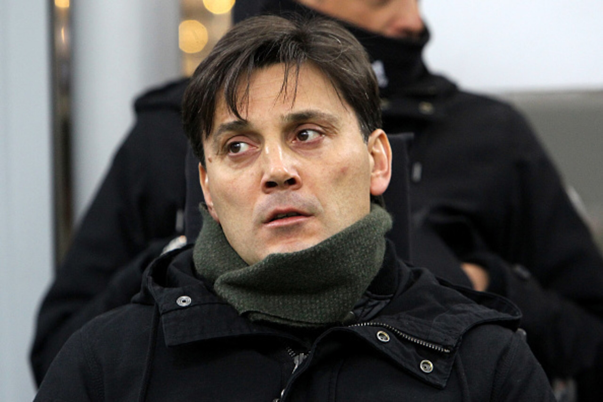 MILAN, ITALY - DECEMBER 17: AC Milan coach Vincenzo Montella looks on before the Serie A match between AC Milan and Atalanta BC at Stadio Giuseppe Meazza on December 17, 2016 in Milan, Italy. (Photo by Marco Luzzani/Getty Images) MILAN, ITALY - DECEMBER 17: AC Milan coach Vincenzo Montella looks on before the Serie A match between AC Milan and Atalanta BC at Stadio Giuseppe Meazza on December 17, 2016 in Milan, Italy. (Photo by Marco Luzzani/Getty Images)