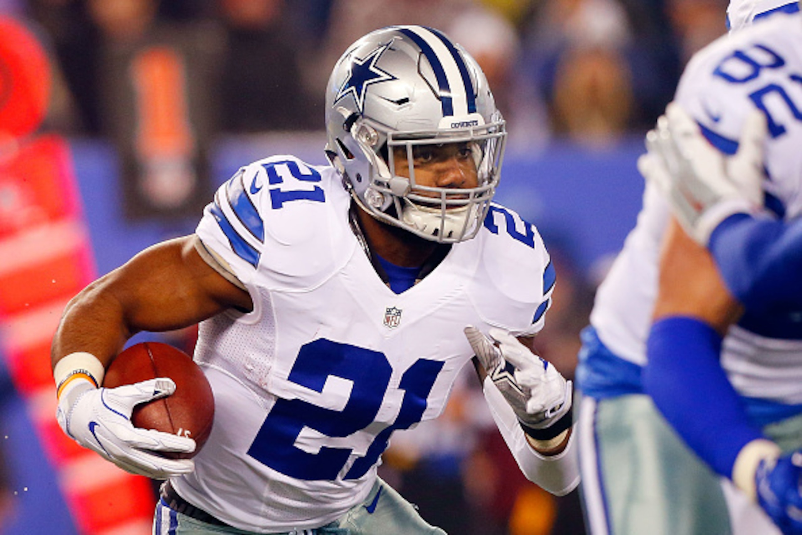 EAST RUTHERFORD, NJ - DECEMBER 11: (NEW YORK DAILIES OUT) Ezekiel Elliott #21 of the Dallas Cowboys in action against the New York Giants on December 11, 2016 at MetLife Stadium in East Rutherford, New Jersey. The Giants defeated the Cowboys 10-7. (P EAST RUTHERFORD, NJ - DECEMBER 11: (NEW YORK DAILIES OUT) Ezekiel Elliott #21 of the Dallas Cowboys in action against the New York Giants on December 11, 2016 at MetLife Stadium in East Rutherford, New Jersey. The Giants defeated the Cowboys 10-7. (P