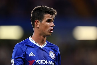 LONDON, ENGLAND - AUGUST 15: Oscar of Chelsea during the Premier League match between Chelsea and West Ham United at Stamford Bridge on August 15, 2016 in London, England. (Photo by Catherine Ivill - AMA/Getty Images)