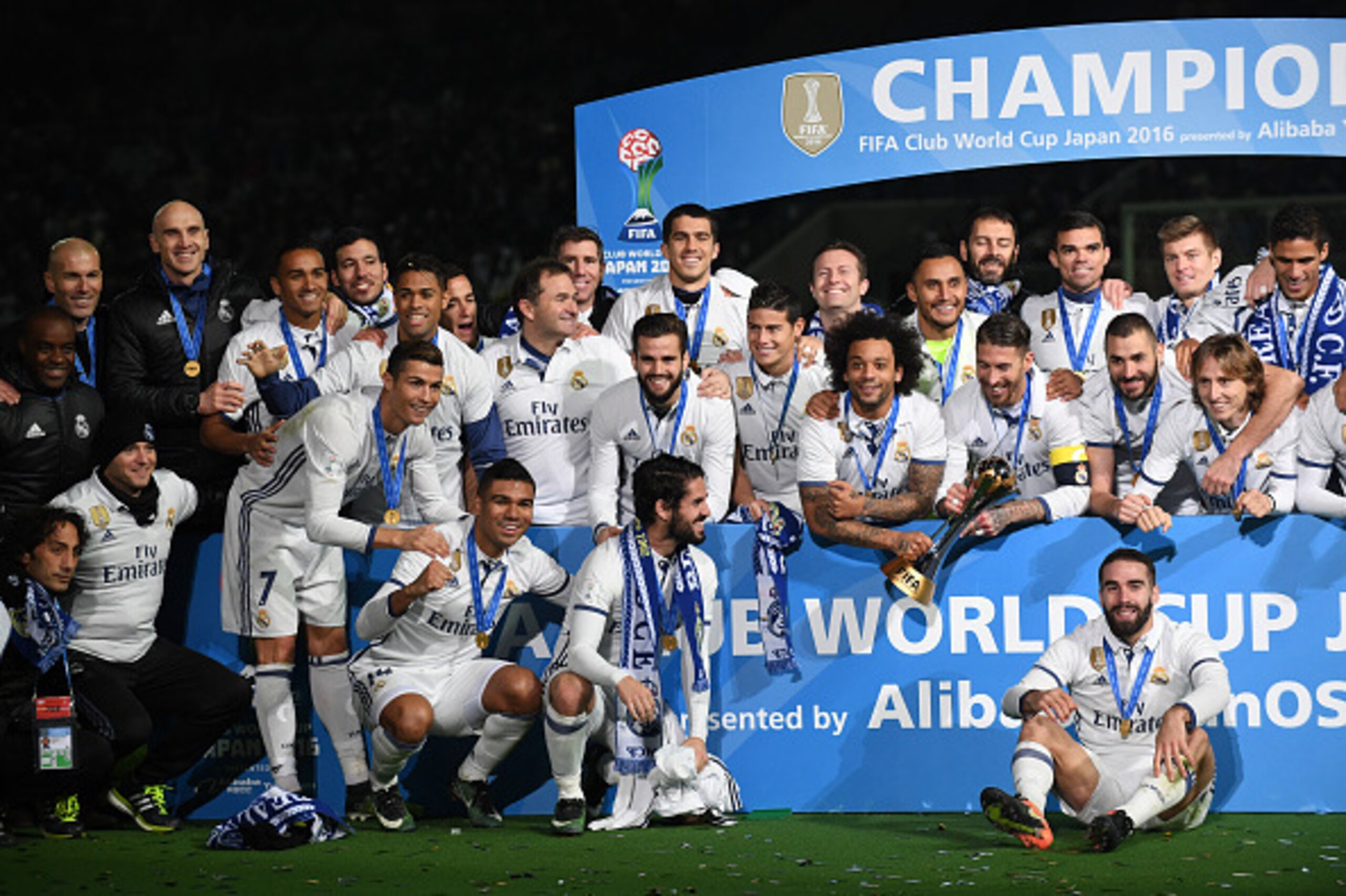 YOKOHAMA, JAPAN - DECEMBER 18:  Players of Real Madrid celebrate after the FIFA Club World Cup final match between Real Madrid and Kashima Antlers at International Stadium Yokohama on December 18, 2016 in Yokohama, Japan.  (Photo by Etsuo Hara/Getty Image