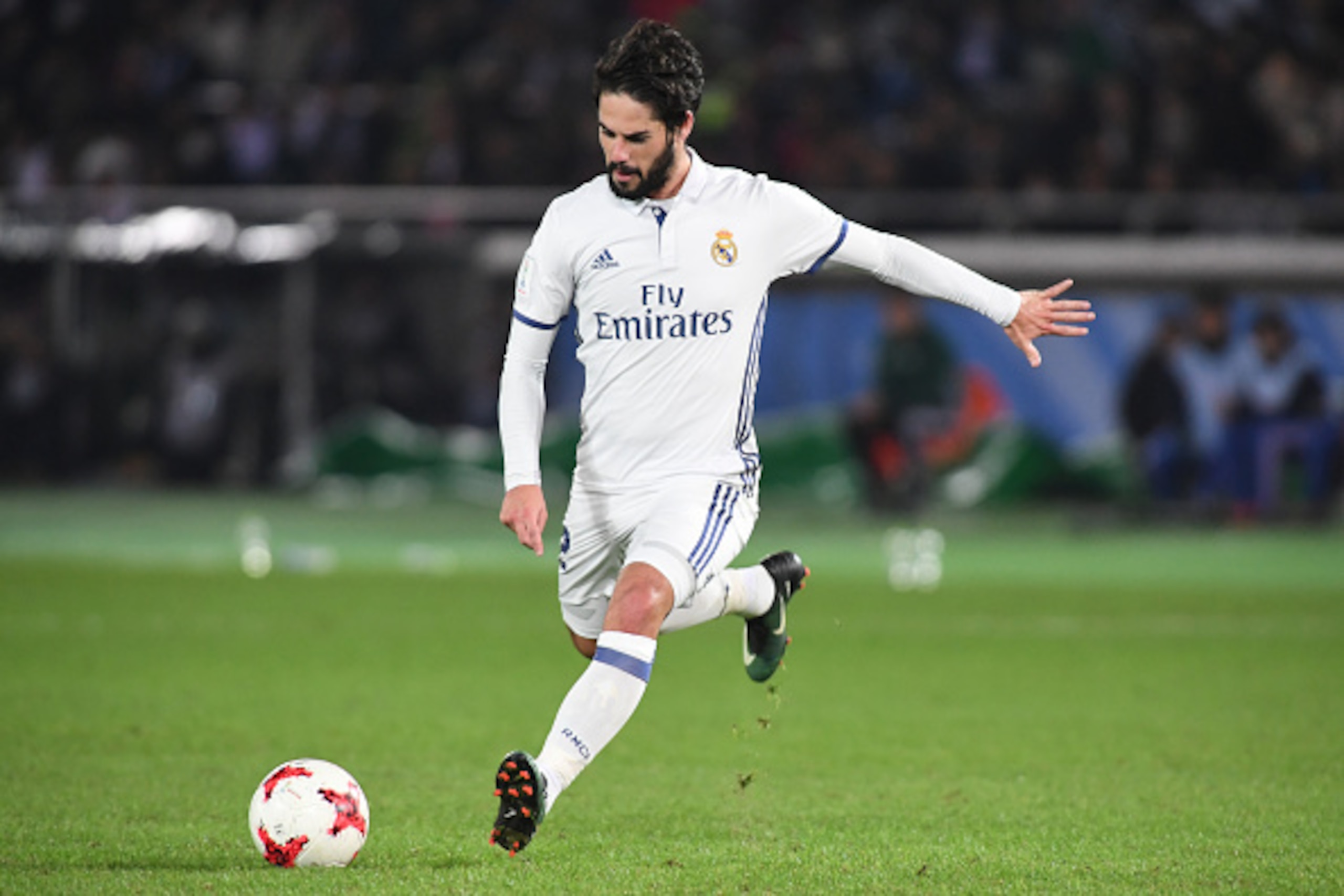 YOKOHAMA, JAPAN - DECEMBER 18:  Isco of Real Madrid in action during the FIFA Club World Cup Final match between Real Madrid and Kashima Antlers at International Stadium Yokohama on December 18, 2016 in Yokohama, Japan.  (Photo by Masashi Hara/Getty Image