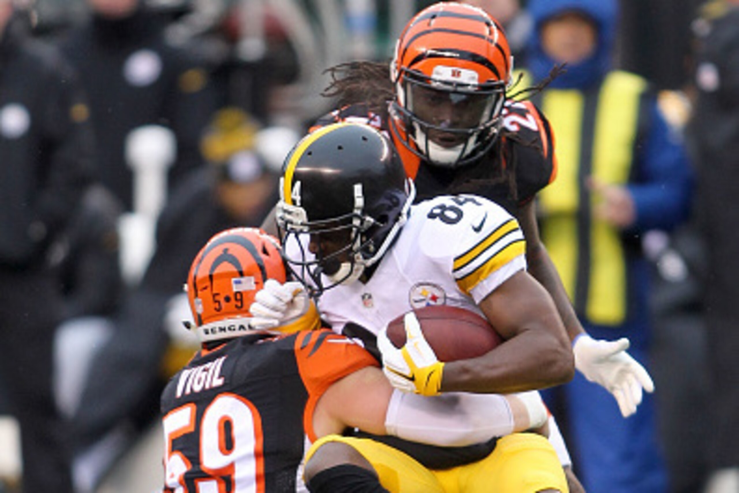 CINCINNATI, OH - DECEMBER 18:  Nick Vigil #59 of the Cincinnati Bengals tackles Antonio Brown #84 of the Pittsburgh Steelers during the second quarter at Paul Brown Stadium on December 18, 2016 in Cincinnati, Ohio. (Photo by John Grieshop/Getty Images)