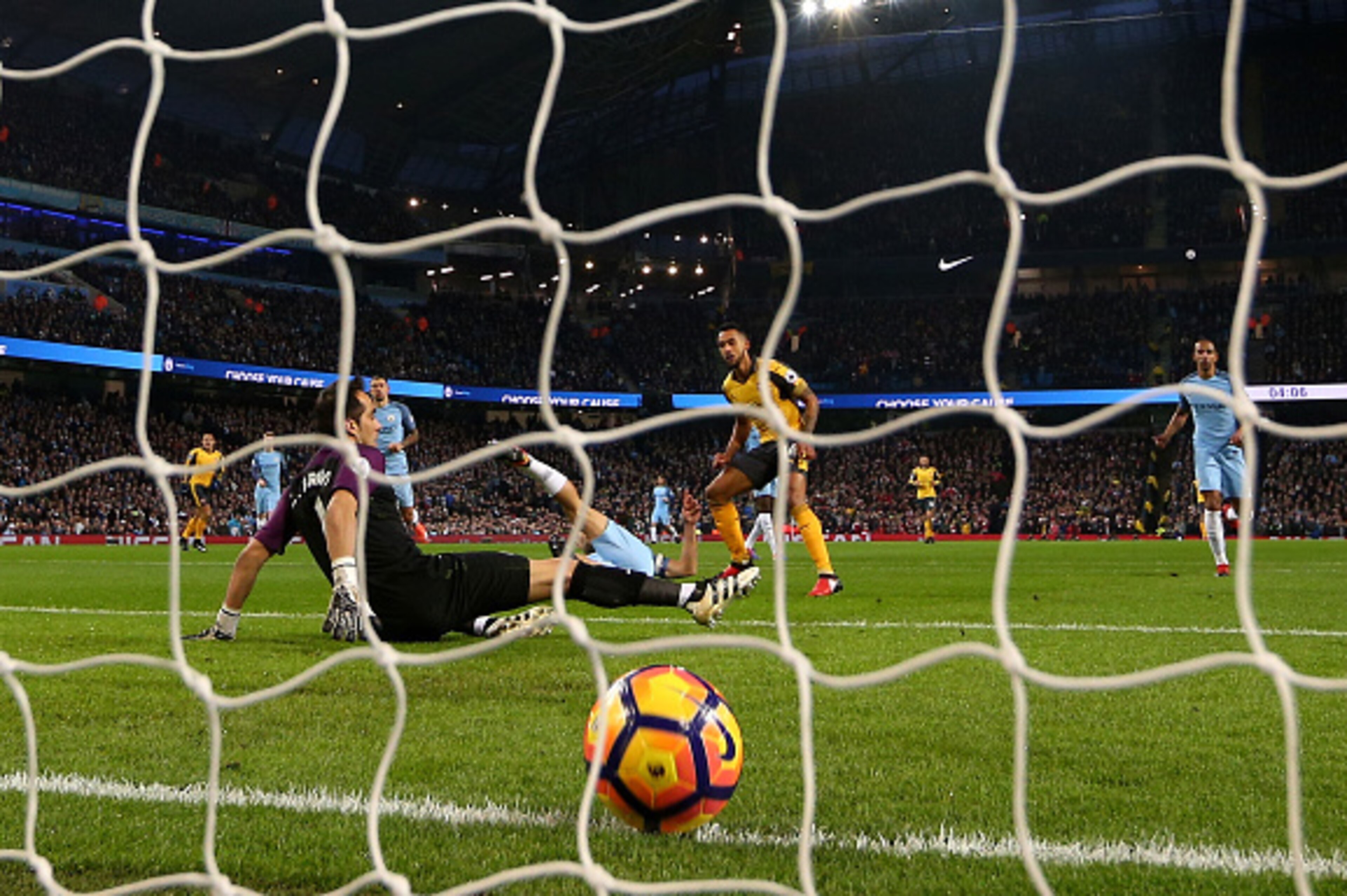 MANCHESTER, ENGLAND - DECEMBER 18:  Theo Walcott of Arsenal (C) scores his sides first goal during the Premier League match between Manchester City and Arsenal at the Etihad Stadium on December 18, 2016 in Manchester, England.  (Photo by Clive Brunskill/G