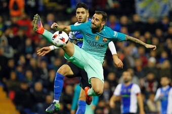TOPSHOT - Hercules' defender Fernando Roman (L) vies with Barcelona's forward Paco Alcacer during the Spanish Copa del Rey (King's Cup) round of 32 first leg football match Hercules CF vs FC Barcelona at the Estadio Jose Rico Perez in Alicante on November