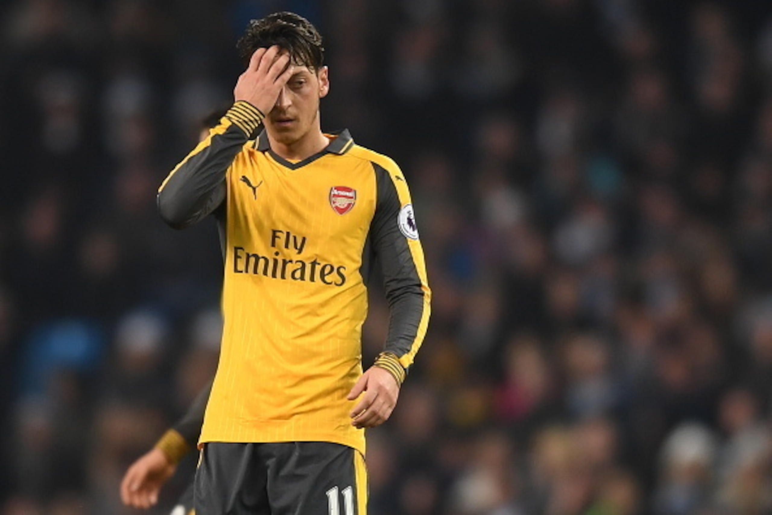 MANCHESTER, ENGLAND - DECEMBER 18: Mesut Ozil of Arsenal is dejected after the final whistle during the Premier League match between Manchester City and Arsenal at the Etihad Stadium on December 18, 2016 in Manchester, England.  (Photo by Michael Regan/Ge