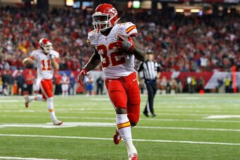 ATLANTA, GA - DECEMBER 04:  Spencer Ware #32 of the Kansas City Chiefs scores a touchdown against the Atlanta Falcons at Georgia Dome on December 4, 2016 in Atlanta, Georgia.  (Photo by Kevin C. Cox/Getty Images)