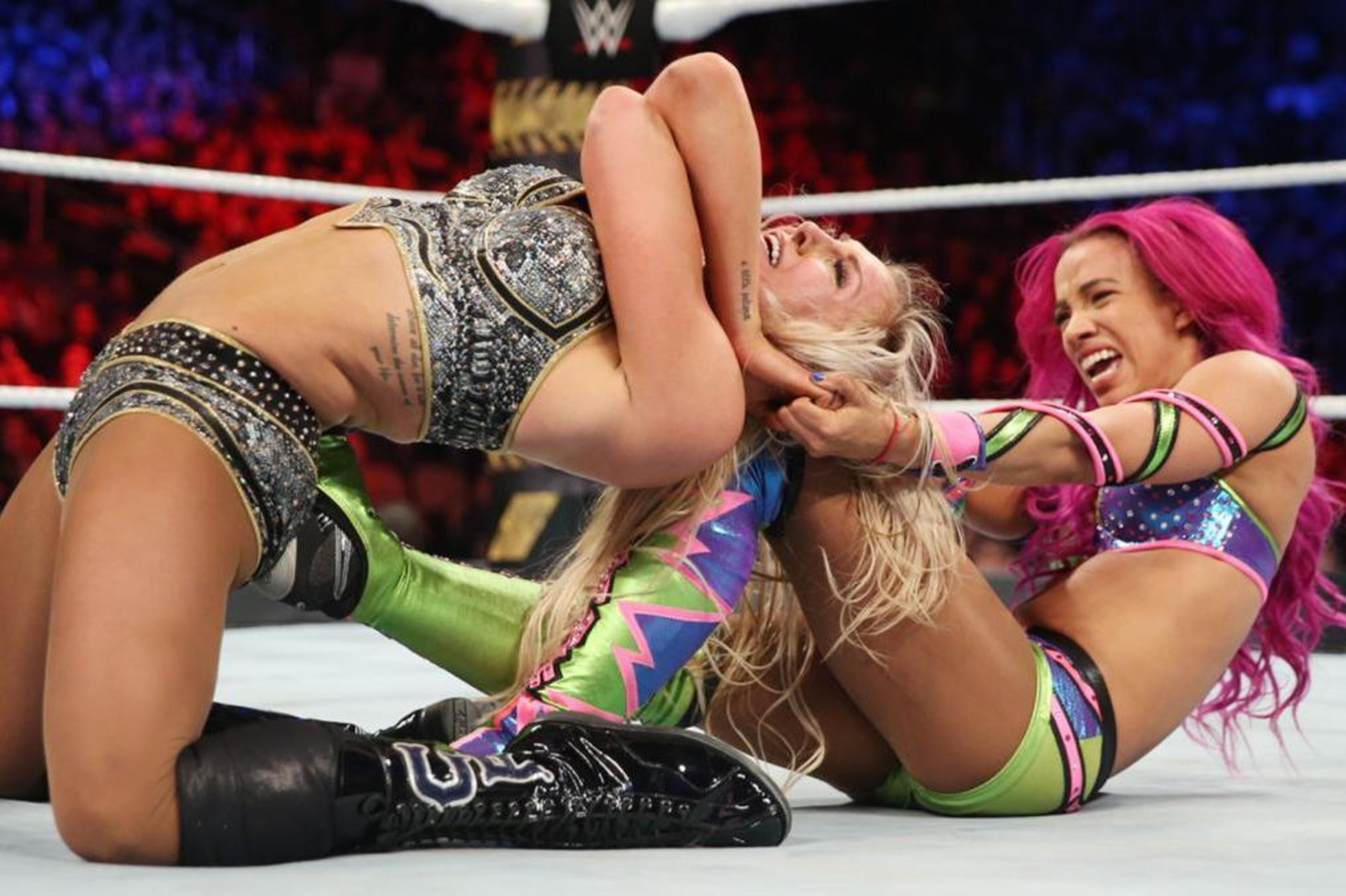 Banks and Charlotte go to war at Roadblock