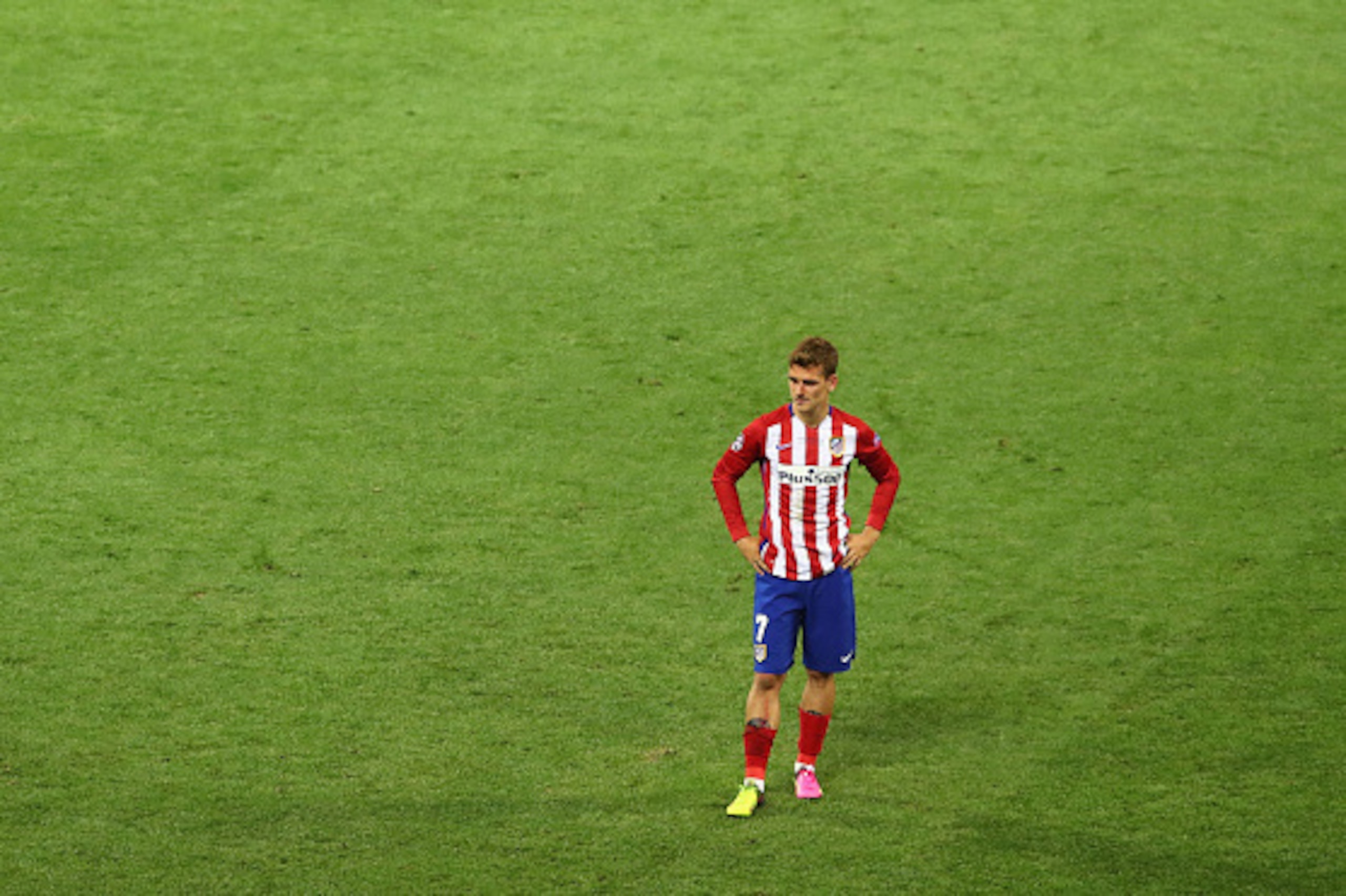 MILAN, ITALY - MAY 28: Antoine Griezmann of Atletico Madrid shows his dejection during the UEFA Champions League Final match between Real Madrid and Club Atletico de Madrid at Stadio Giuseppe Meazza on May 28, 2016 in Milan, Italy. (Photo by Dean Mouht MILAN, ITALY - MAY 28: Antoine Griezmann of Atletico Madrid shows his dejection during the UEFA Champions League Final match between Real Madrid and Club Atletico de Madrid at Stadio Giuseppe Meazza on May 28, 2016 in Milan, Italy. (Photo by Dean Mouht