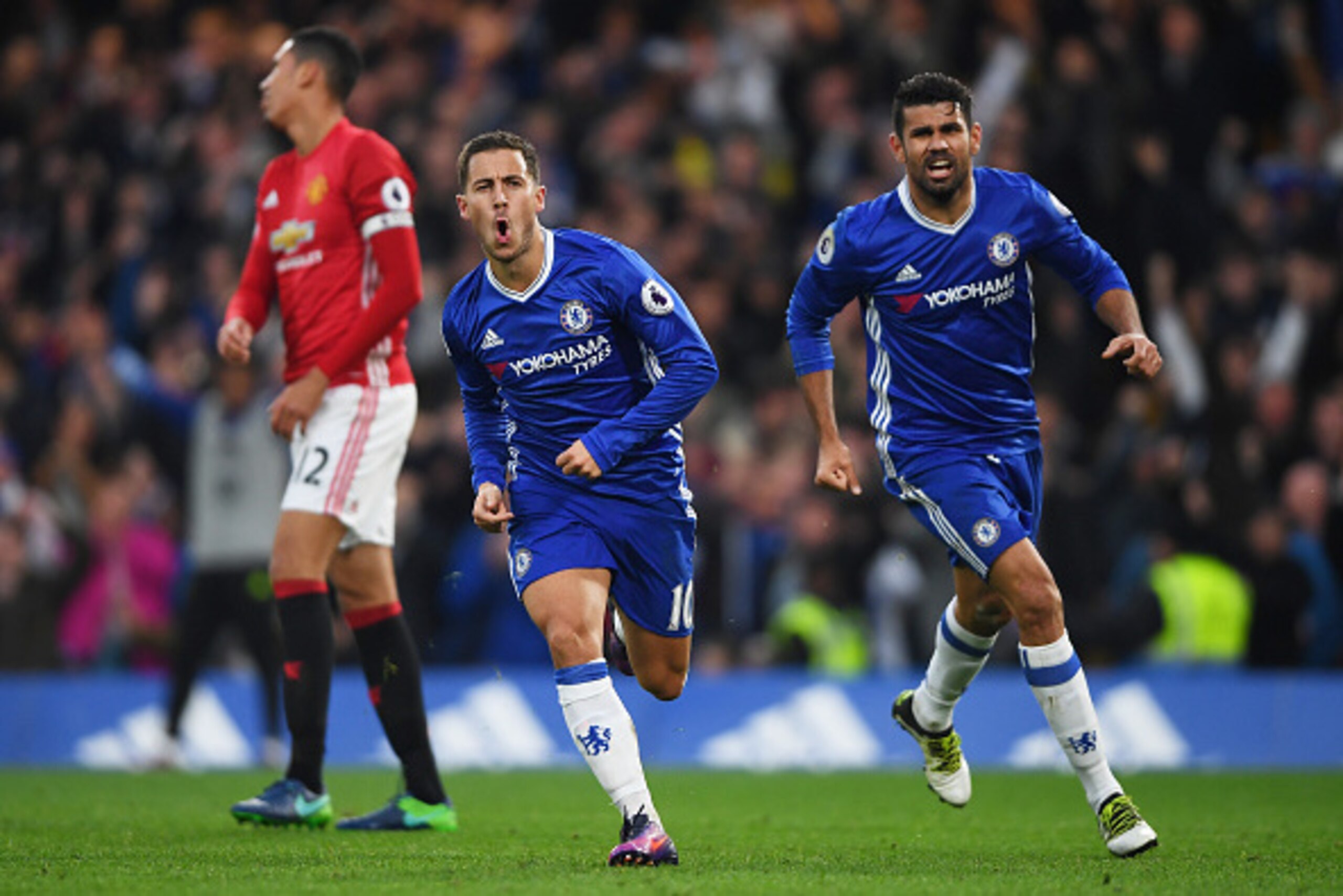 LONDON, ENGLAND - OCTOBER 23:  Eden Hazard of Chelsea celebrates scoring his sides third goal with Diego Costa of Chelsea during the Premier League match between Chelsea and Manchester United at Stamford Bridge on October 23, 2016 in London, England.  (Ph