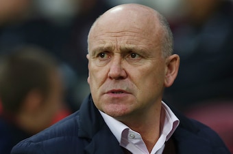 STRATFORD, ENGLAND - DECEMBER 17:  Mike Phelan, Manager of Hull City looks on during the Premier League match between West Ham United and Hull City at London Stadium on December 17, 2016 in Stratford, England.  (Photo by Matthew Lewis/Getty Images)