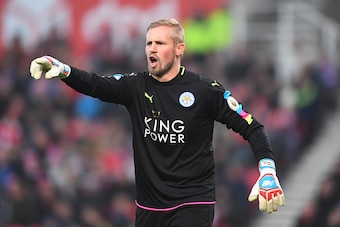 STOKE ON TRENT, ENGLAND - DECEMBER 17: Kasper Schmeichel of Leicester City gives his team instructions during the Premier League match between Stoke City and Leicester City at Bet365 Stadium on December 17, 2016 in Stoke on Trent, England.  (Photo by Mich