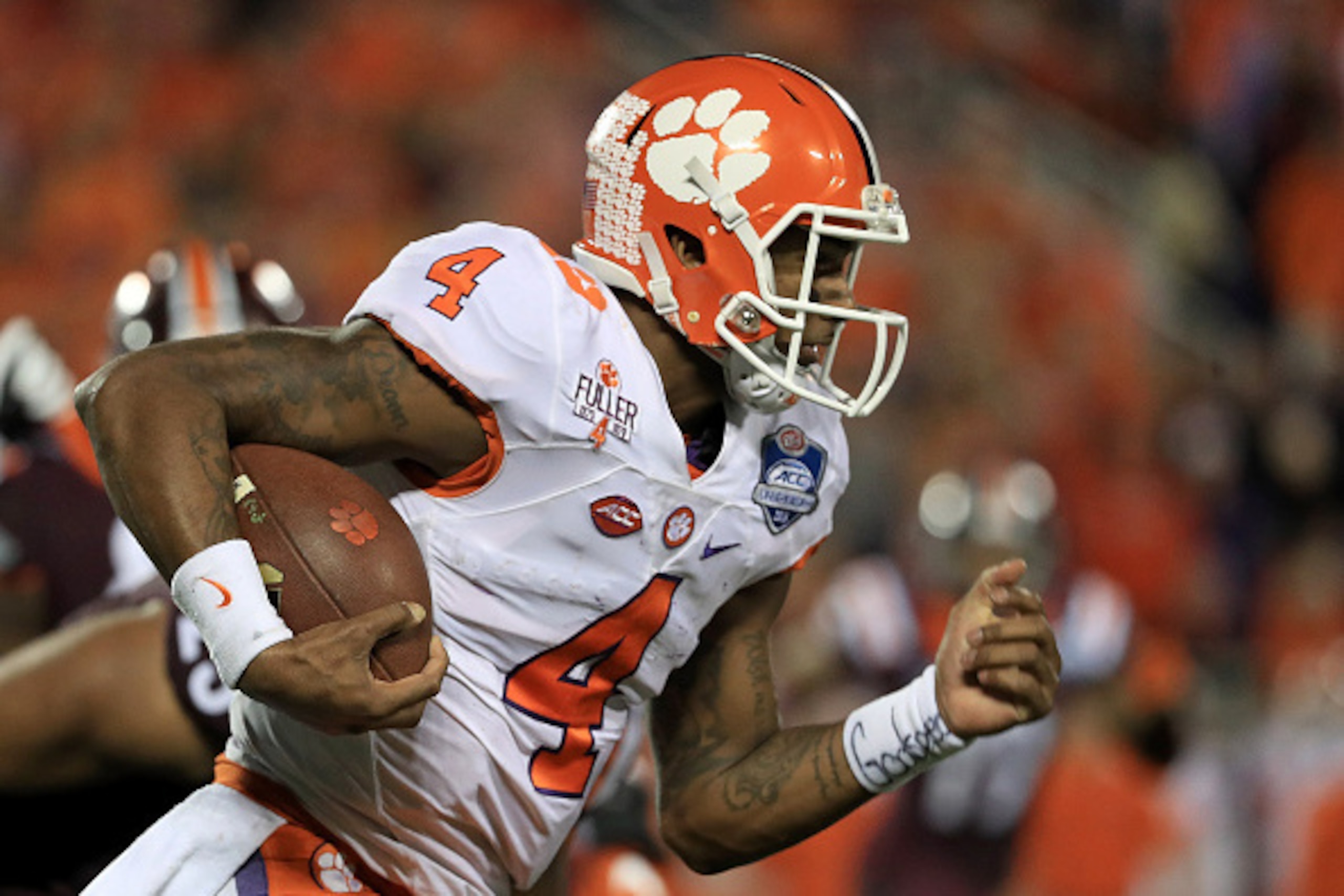 ORLANDO, FL - DECEMBER 03:  Deshaun Watson #4 of the Clemson Tigers rushes during the ACC Championship against the Virginia Tech Hokies on December 3, 2016 in Orlando, Florida.  (Photo by Mike Ehrmann/Getty Images)