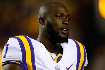 BATON ROUGE, LA - OCTOBER 22:  Leonard Fournette #7 of the LSU Tigers warms up before a game against the Mississippi Rebels at Tiger Stadium on October 22, 2016 in Baton Rouge, Louisiana.  (Photo by Jonathan Bachman/Getty Images)