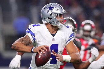 ARLINGTON, TX - DECEMBER 18:  Dak Prescott #4 of the Dallas Cowboys looks to pass during the first half against the Tampa Bay Buccaneers at AT&T Stadium on December 18, 2016 in Arlington, Texas. (Photo by Tom Pennington/Getty Images)