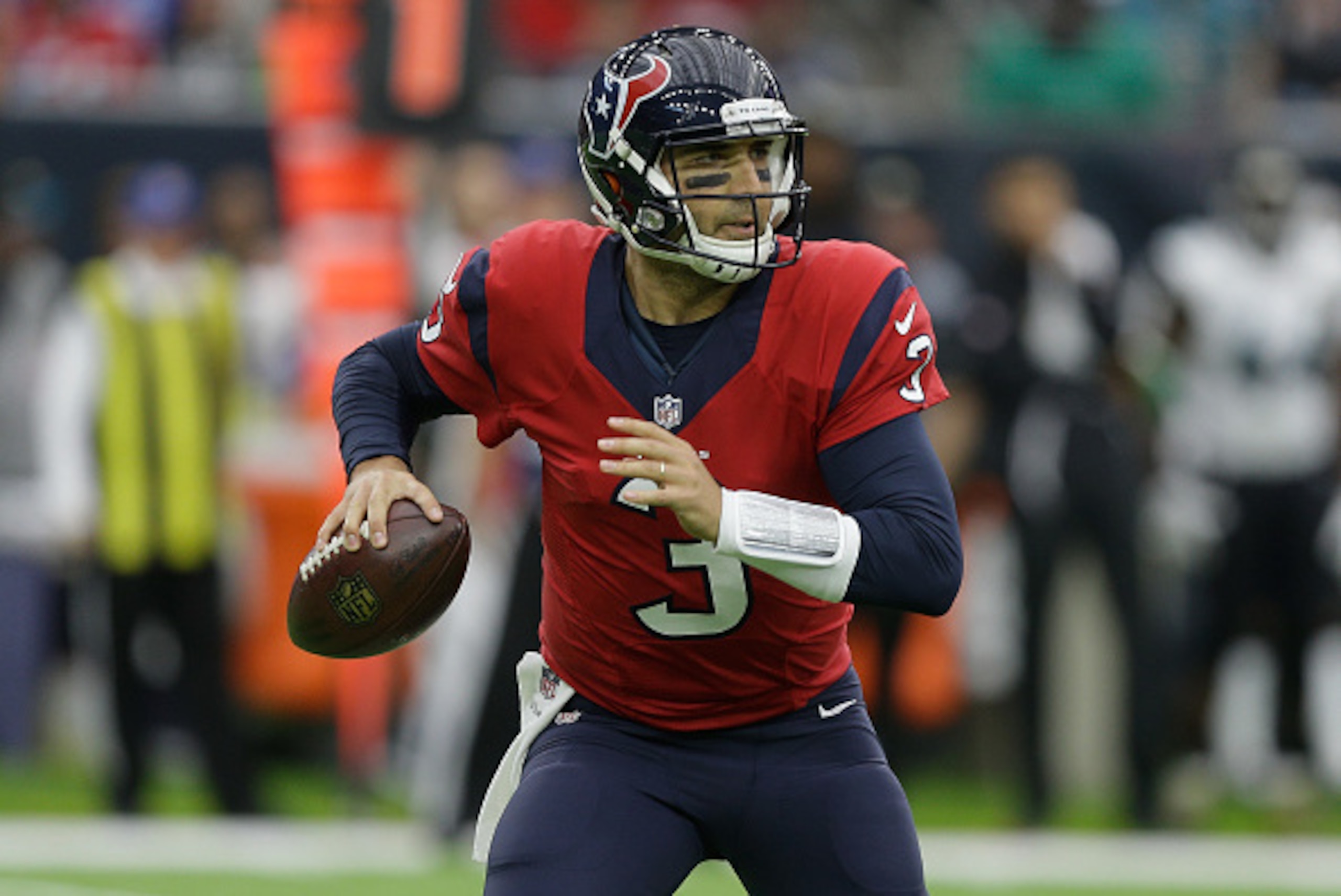 HOUSTON, TX - DECEMBER 18:  Tom Savage #3 of the Houston Texans looks for a receiver against the Jacksonville Jaguars at NRG Stadium on December 18, 2016 in Houston, Texas.  (Photo by Bob Levey/Getty Images)