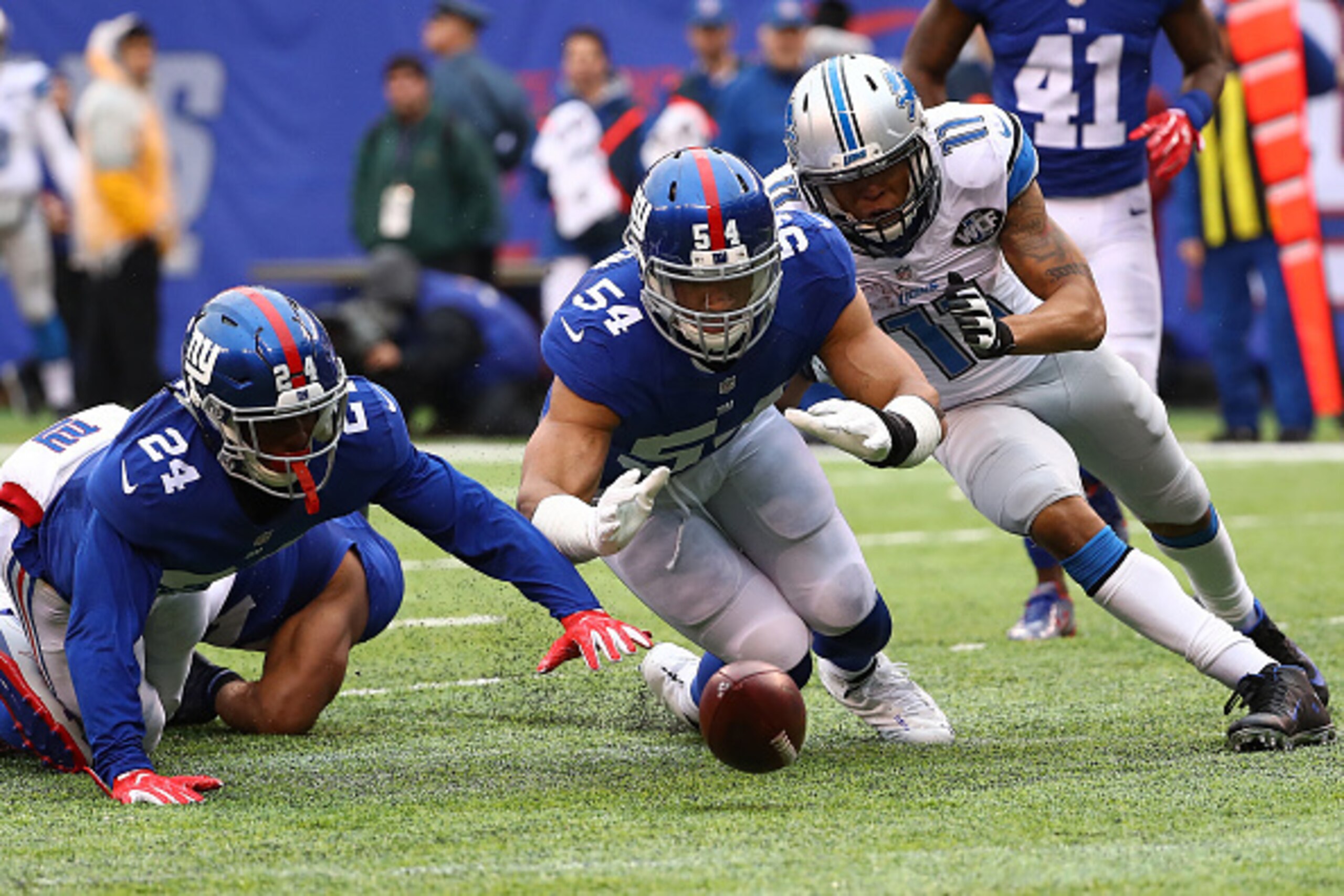 EAST RUTHERFORD, NJ - DECEMBER 18:  Olivier Vernon #54 of the New York Giants recovers a fumble by  Zach Zenner #34 of the Detroit Lions  during their game at MetLife Stadium on December 18, 2016 in East Rutherford, New Jersey.  (Photo by Al Bello/Getty I